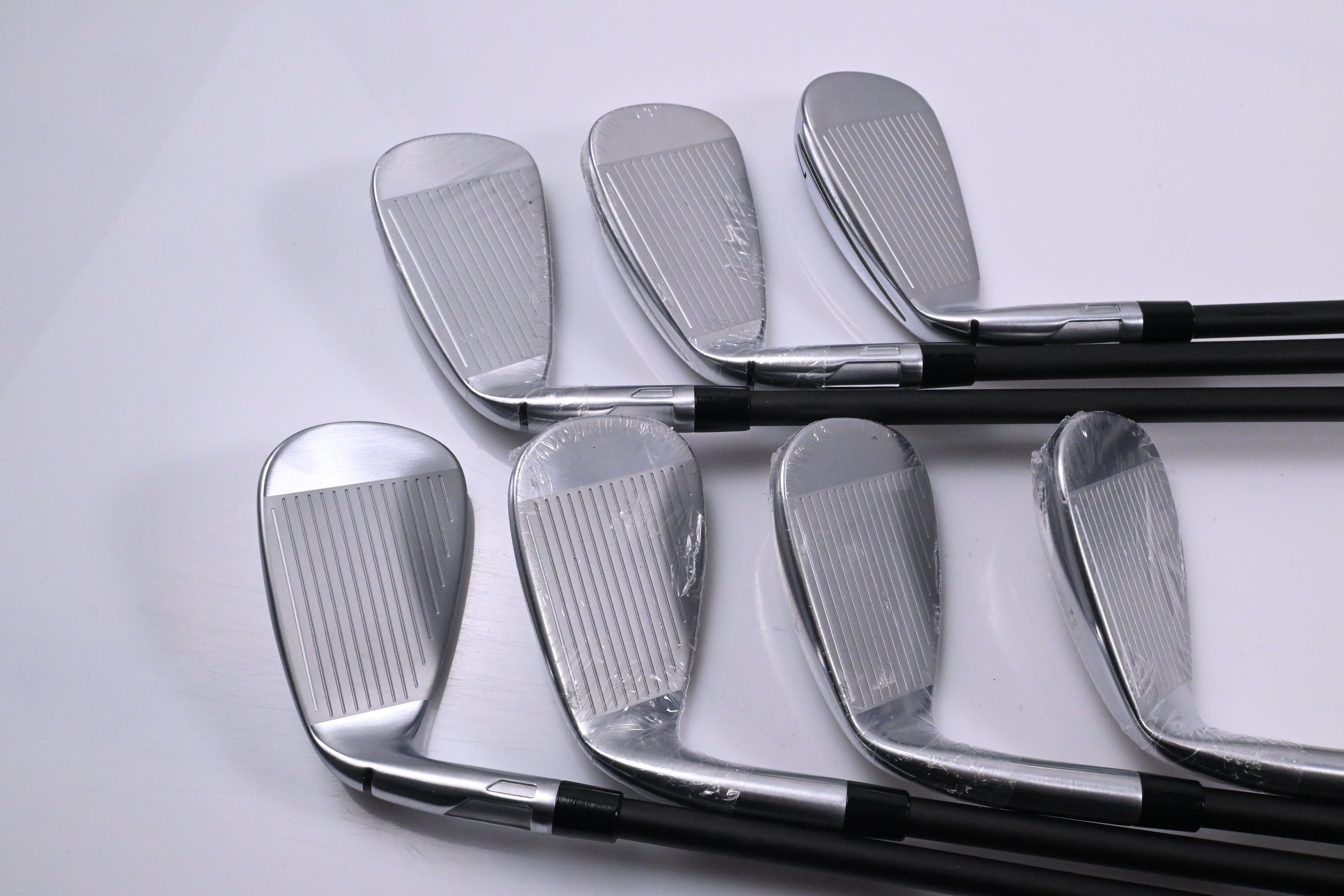 Taylormade Qi Irons / 5-PW+GW / Regular Flex REAX White KBS 65 Shafts