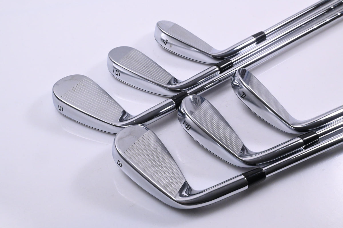 Callaway Rogue ST Pro Irons / 5-PW / Stiff Flex NS Pro Modus 3 Tour 105 Shafts