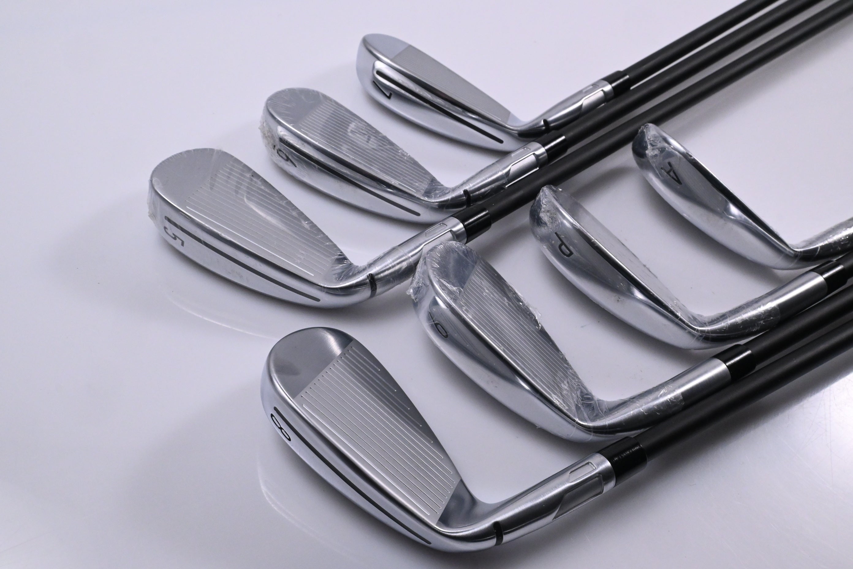 Taylormade Qi Irons / 5-PW+GW / Regular Flex REAX White KBS 65 Shafts