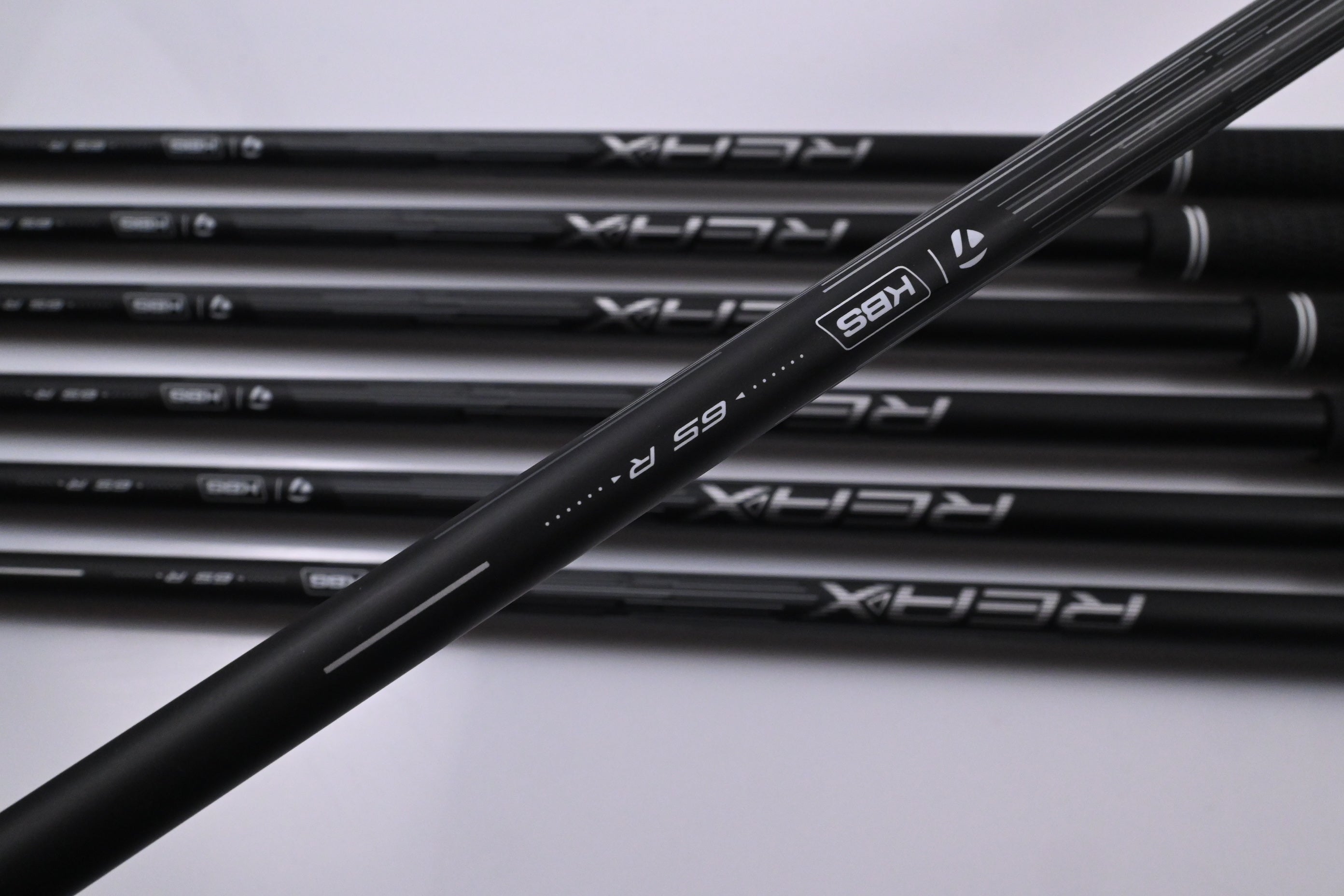Taylormade Qi Irons / 5-PW+GW / Regular Flex REAX White KBS 65 Shafts