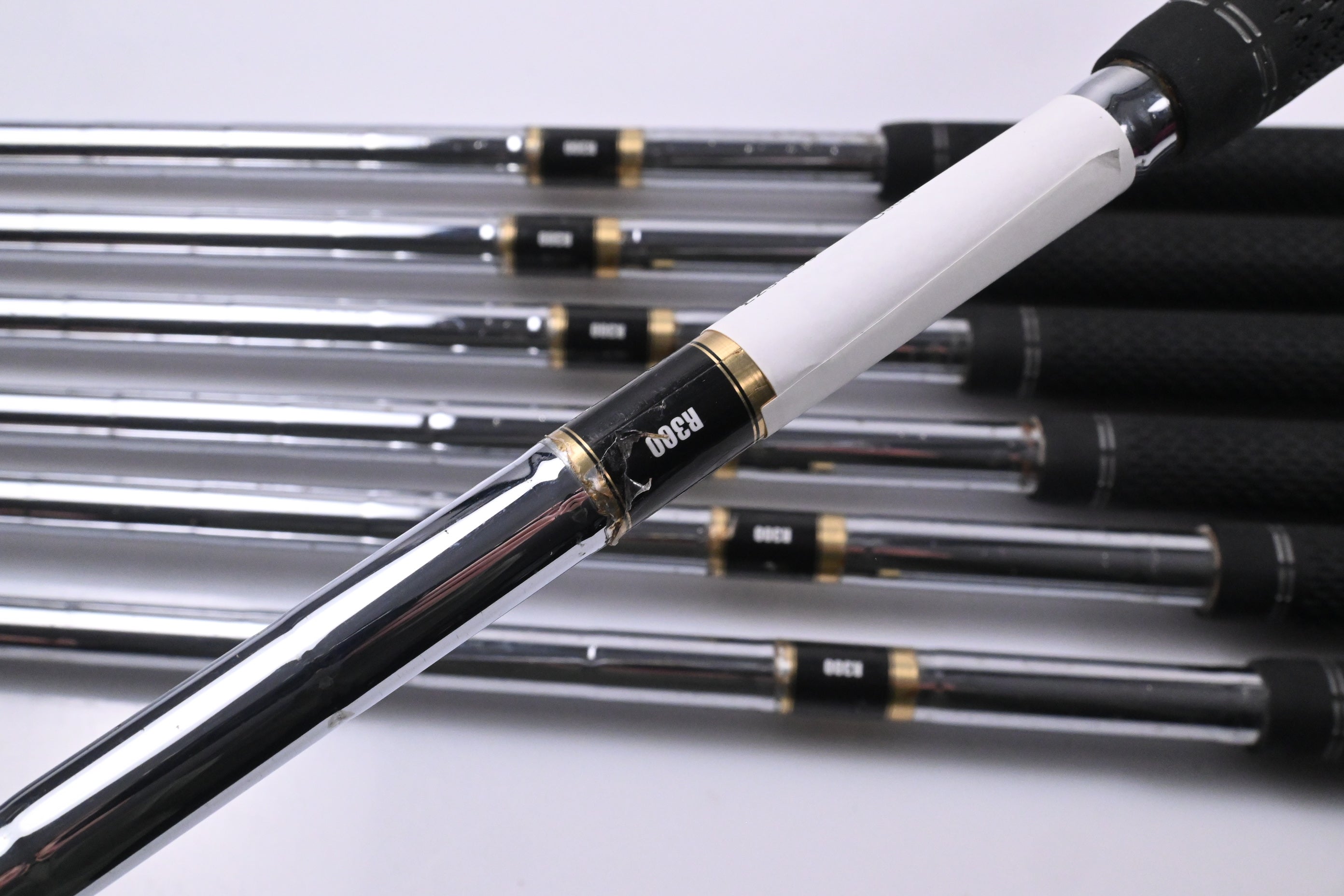 Mizuno JPX 825 Pro Irons / 4-PW / Regular Flex Dynalite Gold XP R300 Shafts