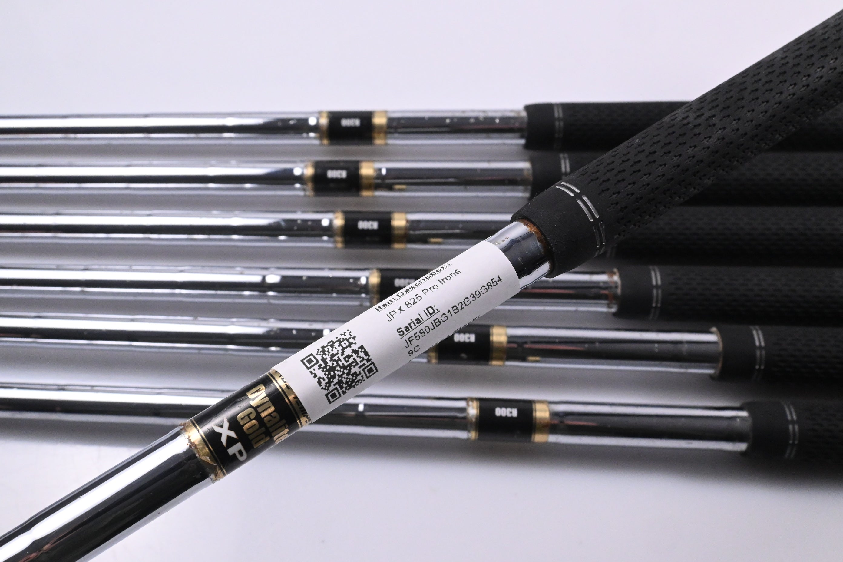 Mizuno JPX 825 Pro Irons / 4-PW / Regular Flex Dynalite Gold XP R300 Shafts
