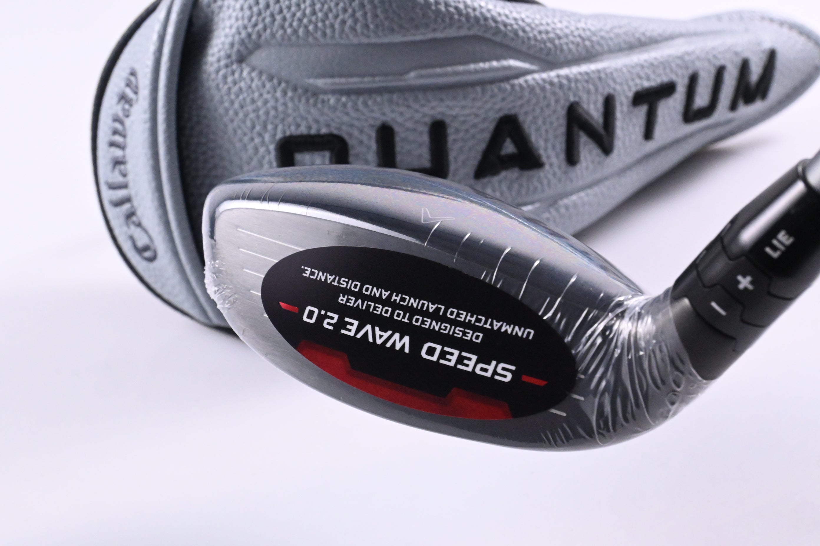 Callaway Quantum Max OS #3 Hybrid / 18 Degree / Stiff Flex Denali Frost Silver