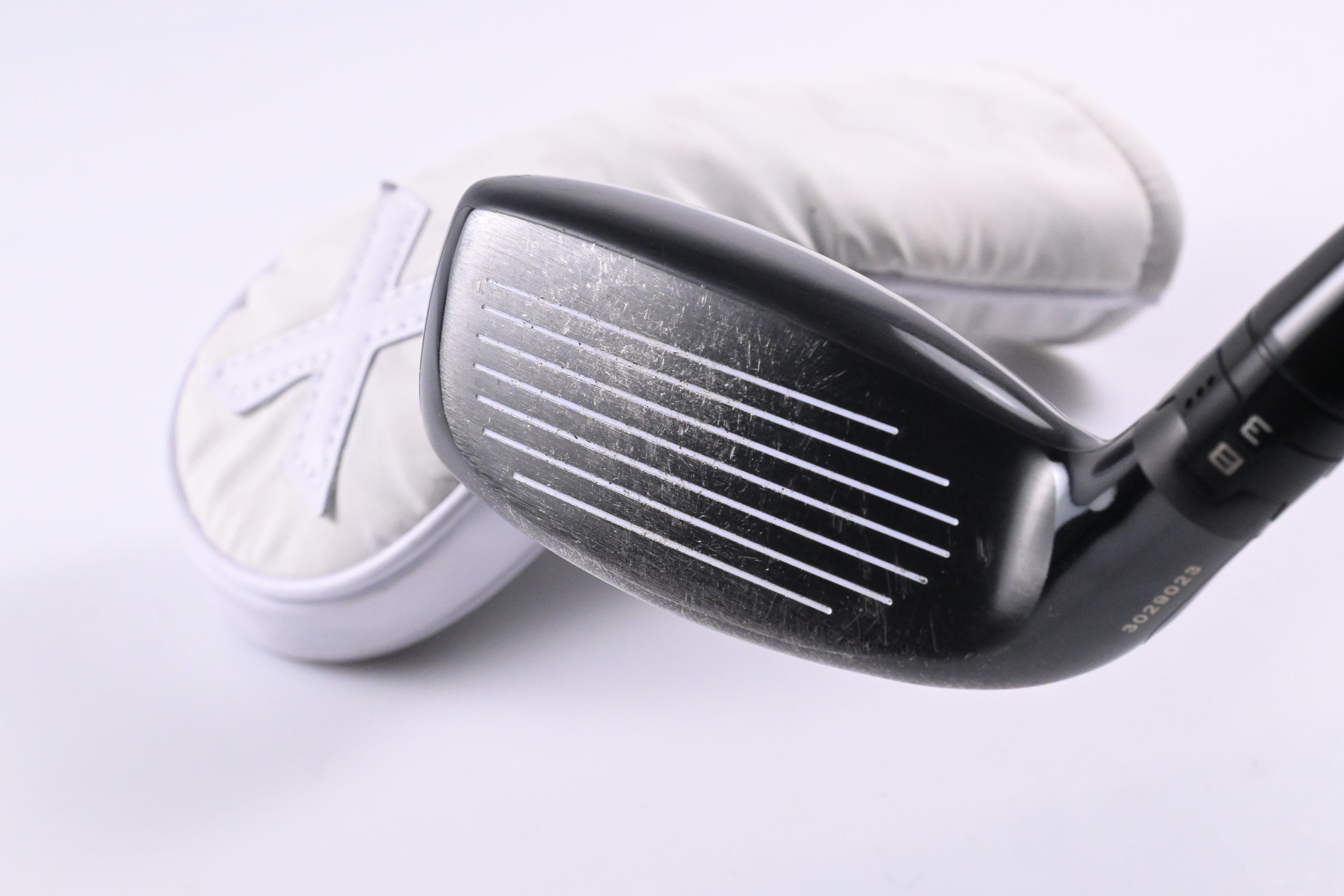Titleist 818 H1 #3 Hybrid / 19 Degree / Stiff Flex Aldila Rogue M.AX 85 Shaft
