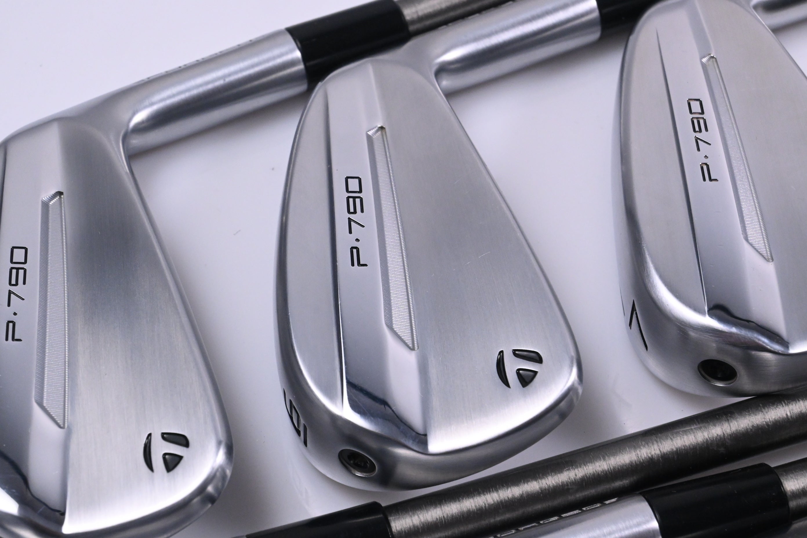 Taylormade P790 2025 Irons / 5-PW+AW / Regular Flex SteelFiber j88 Shafts