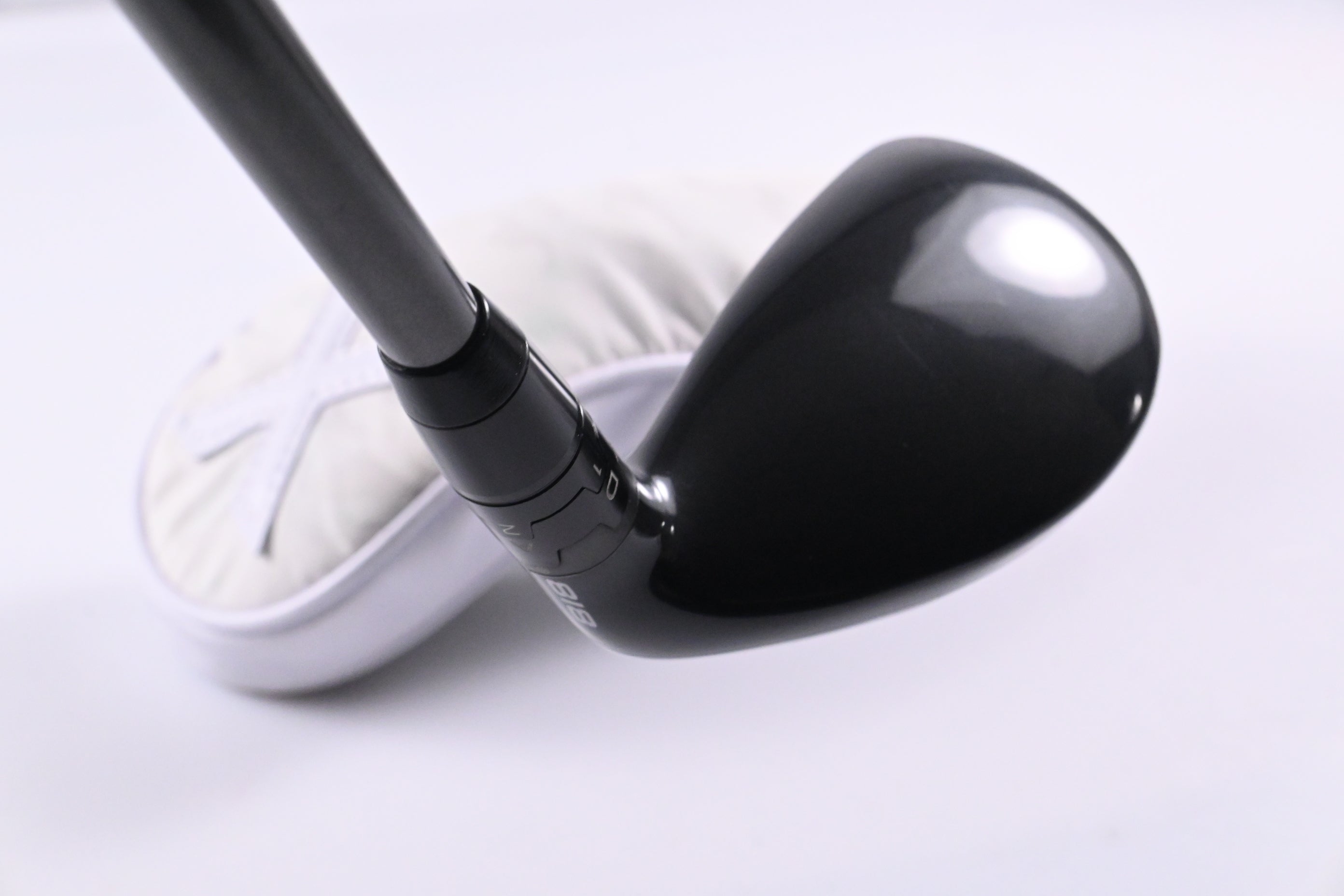 Titleist 818 H1 #3 Hybrid / 19 Degree / Stiff Flex Aldila Rogue M.AX 85 Shaft