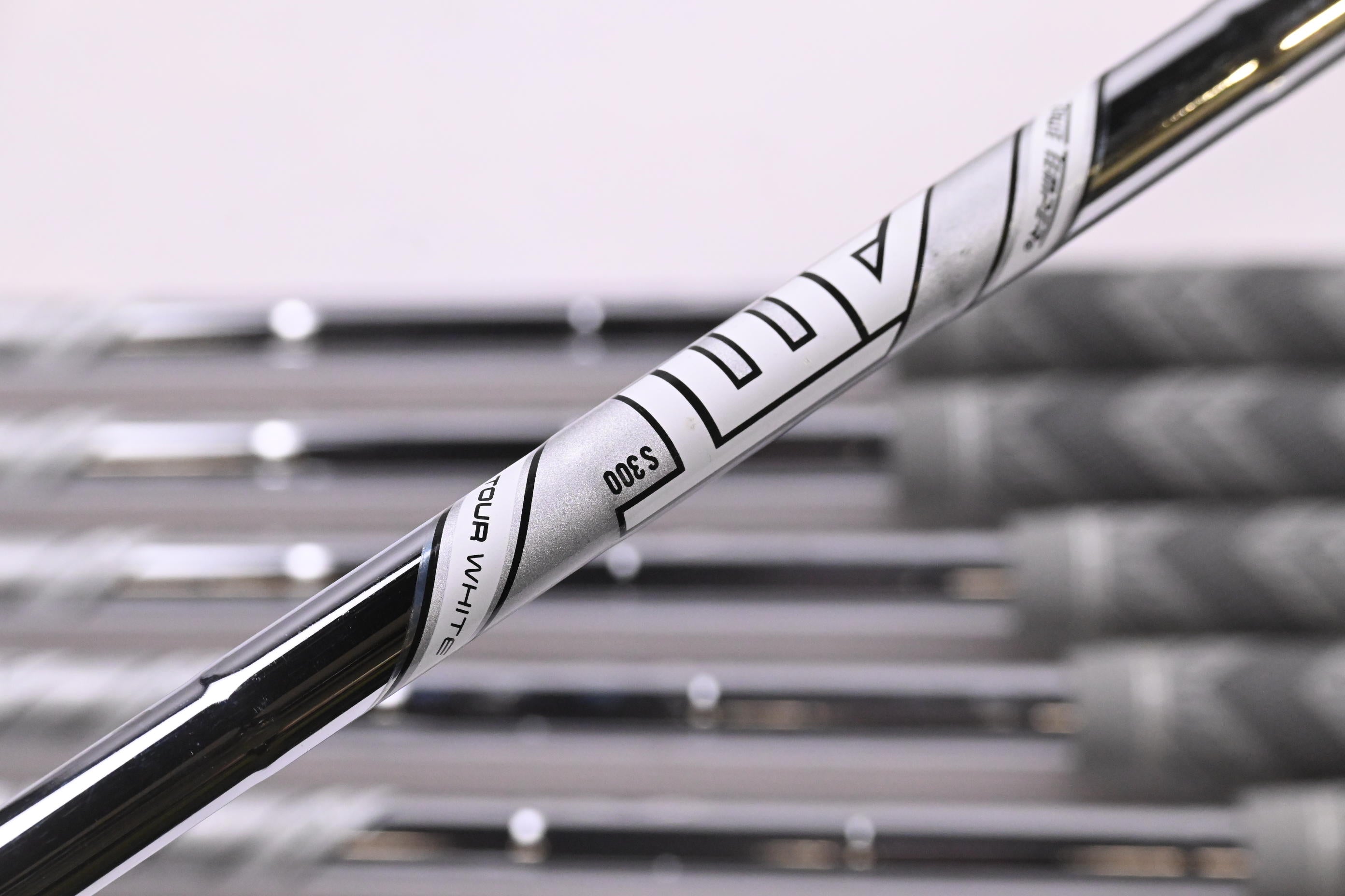 Titleist 718 CB Irons / 4-PW / Stiff Flex AMT Tour White S300 Shafts
