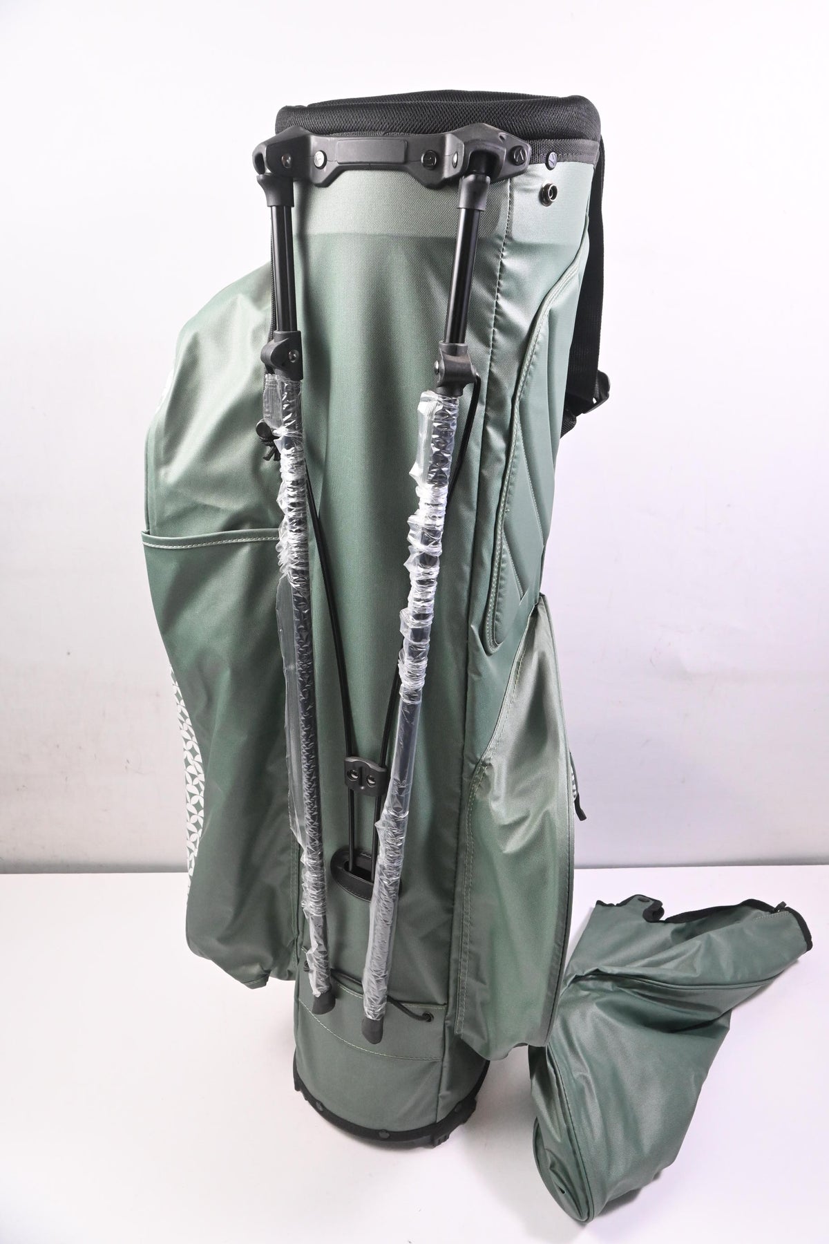 Taylormade Storm Dry Stand Bag / 4-Way Divider / Green, White