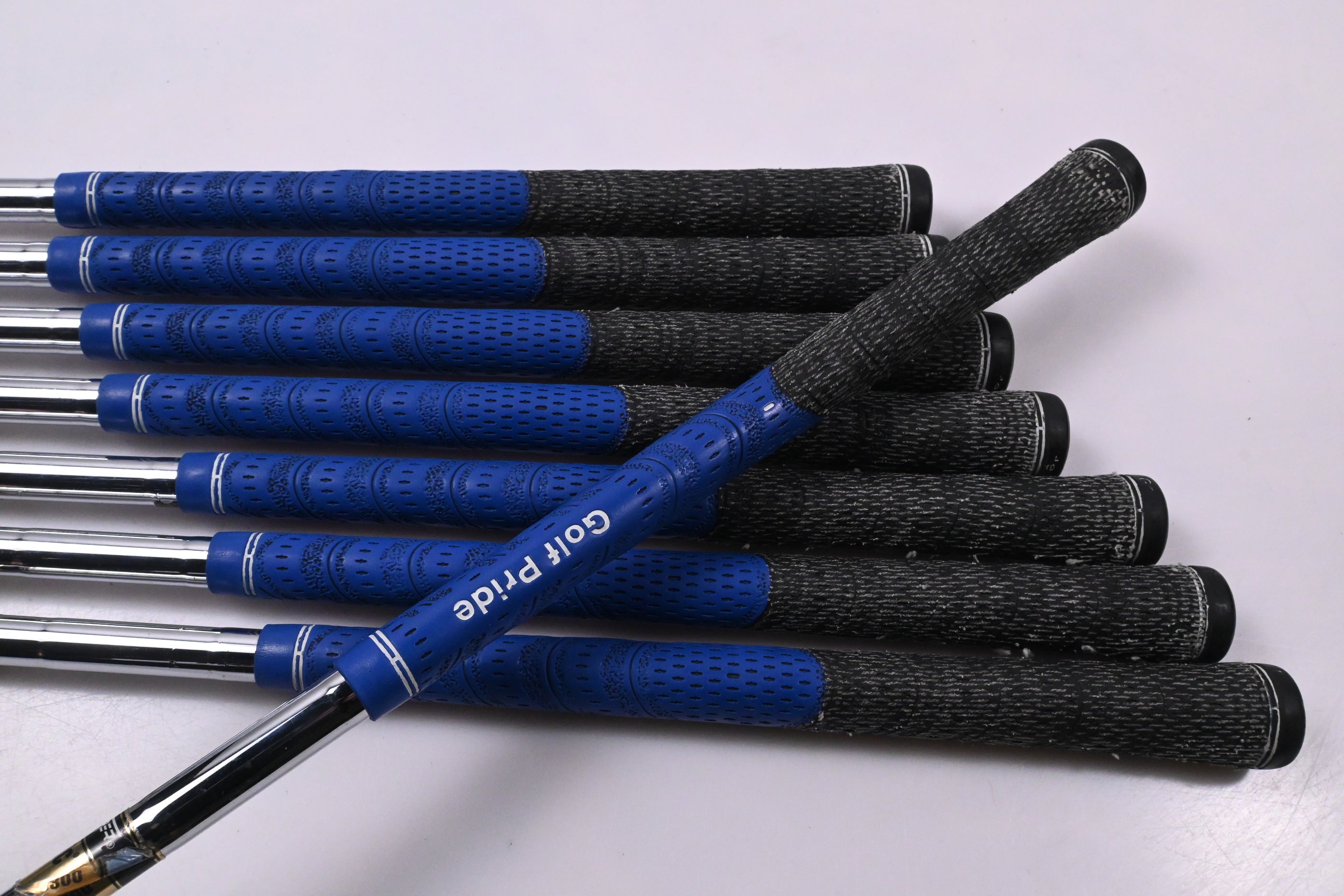Titleist 690.MB Irons / 3-PW / Stiff Flex Dynamic Gold S300 Shafts