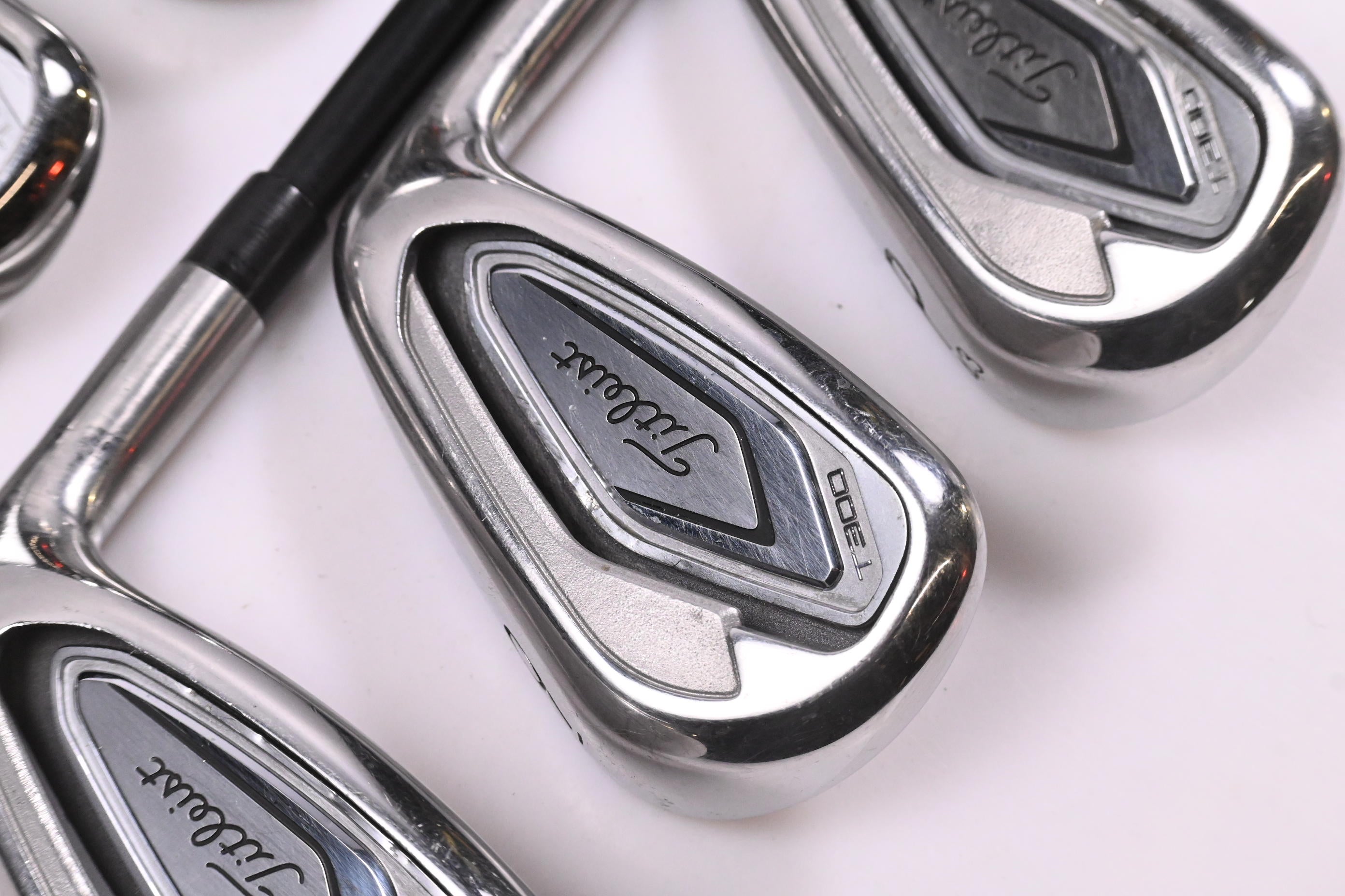 Titleist T300 2019 Irons / 6-PW / Senior Flex Tensei AV Red AM(2) Shafts
