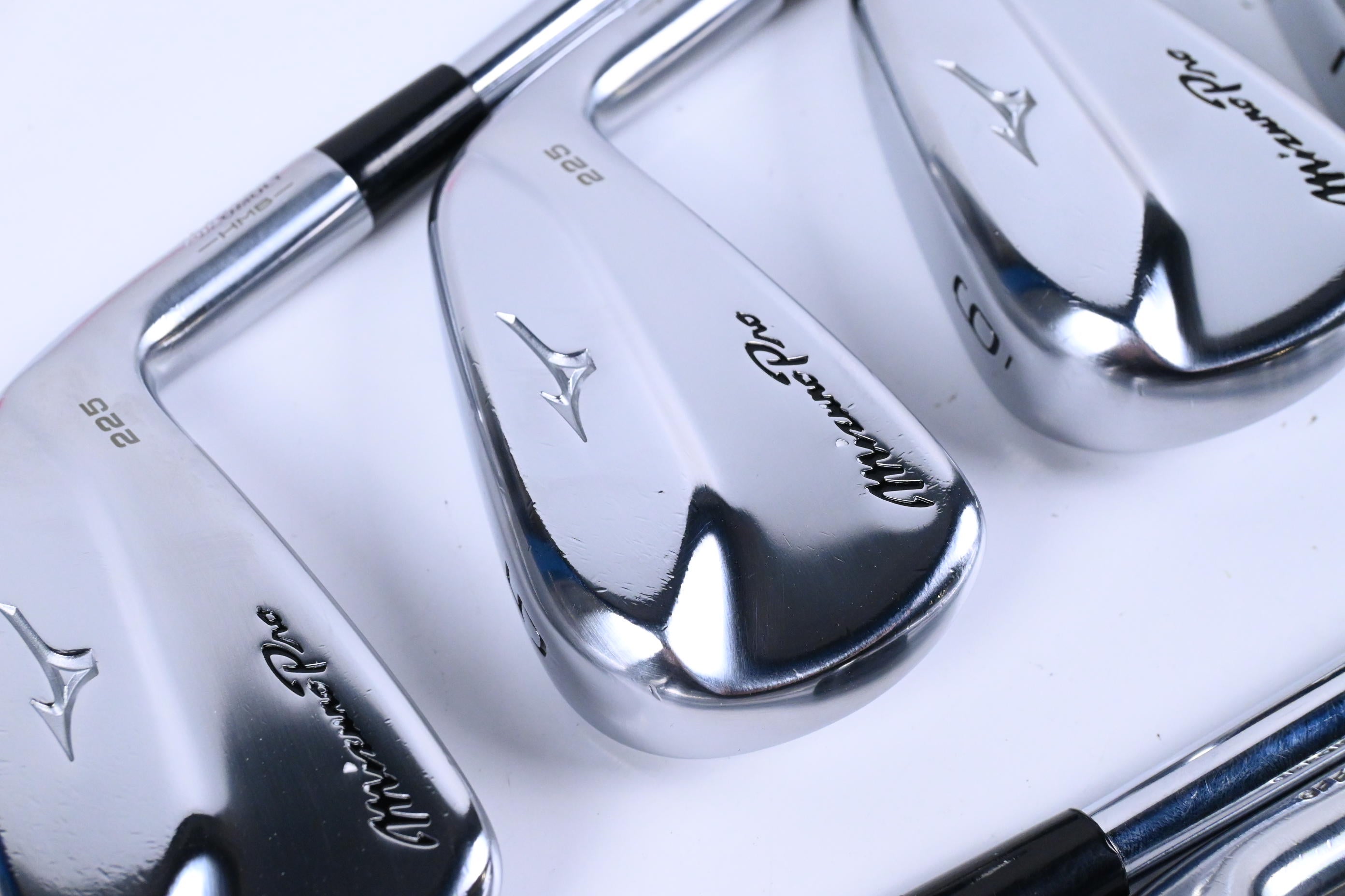 Mizuno Pro 225 Irons / 4-PW+GW / Stiff Flex Dynamic Gold S300 105 Shafts