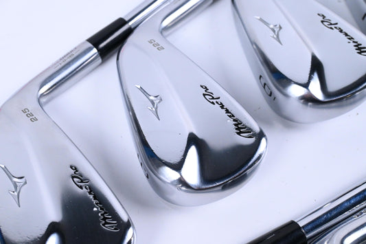 Mizuno Pro 225 Irons / 4-PW+GW / Stiff Flex Dynamic Gold S300 105 Shafts