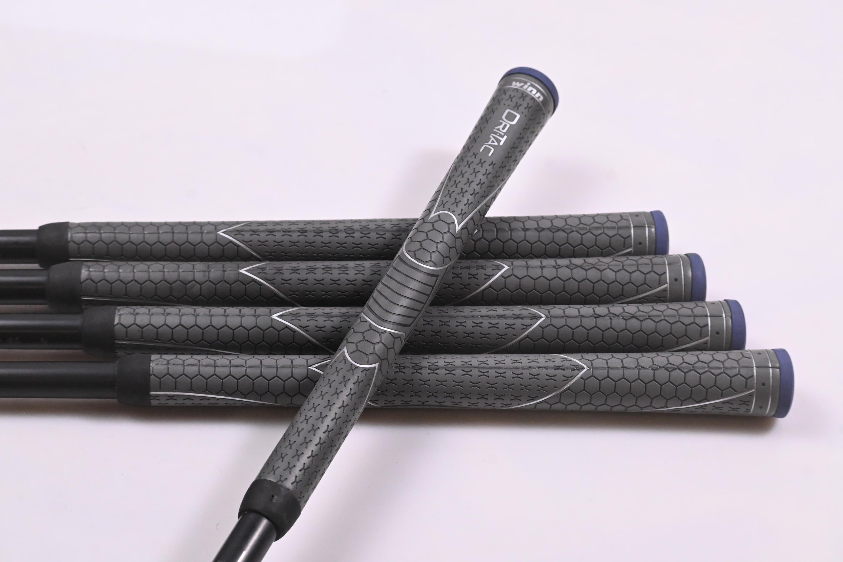 Titleist T300 2019 Irons / 6-PW / Senior Flex Tensei AV Red AM(2) Shafts