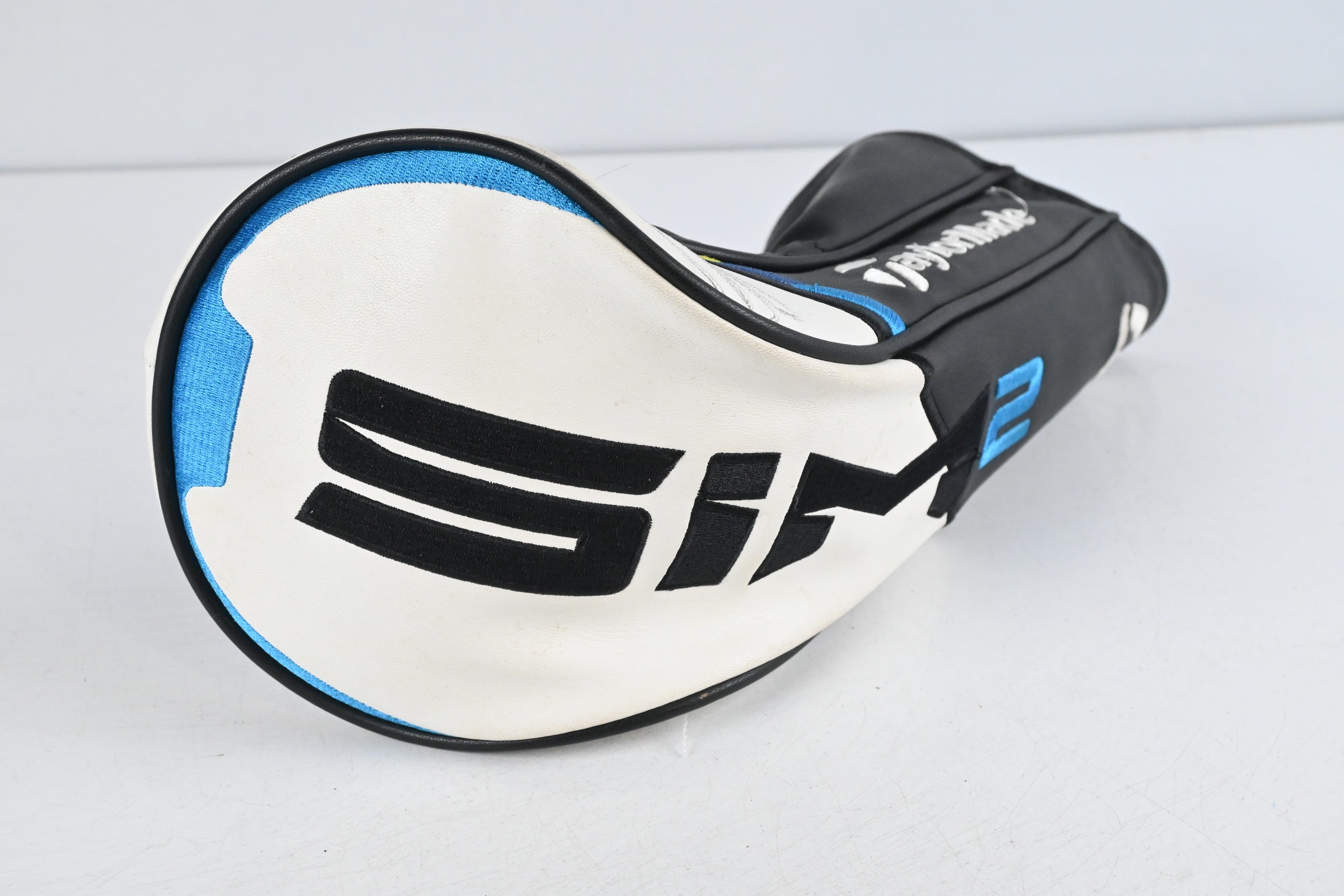 Taylormade SIM2 Max Driver / 10.5 Degree / Regular Flex Ventus Blue 5 Shaft