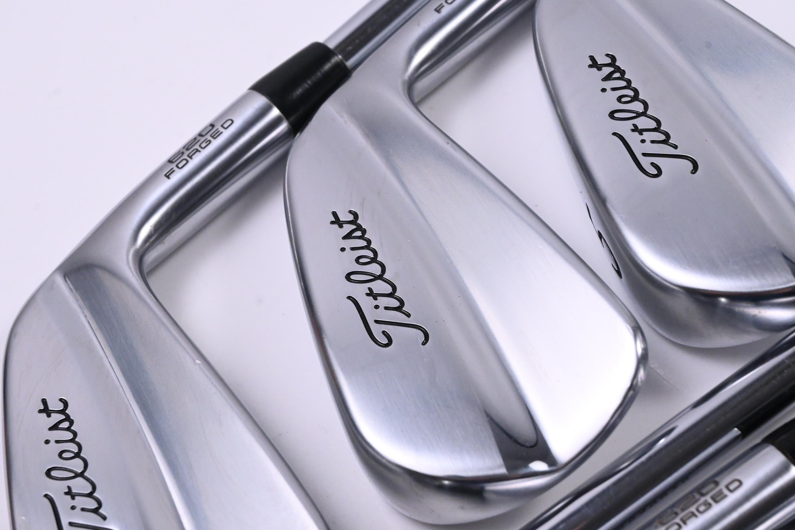 Titleist MB 620 Irons / 3-9i / Stiff Flex AMT Black S300 Shafts
