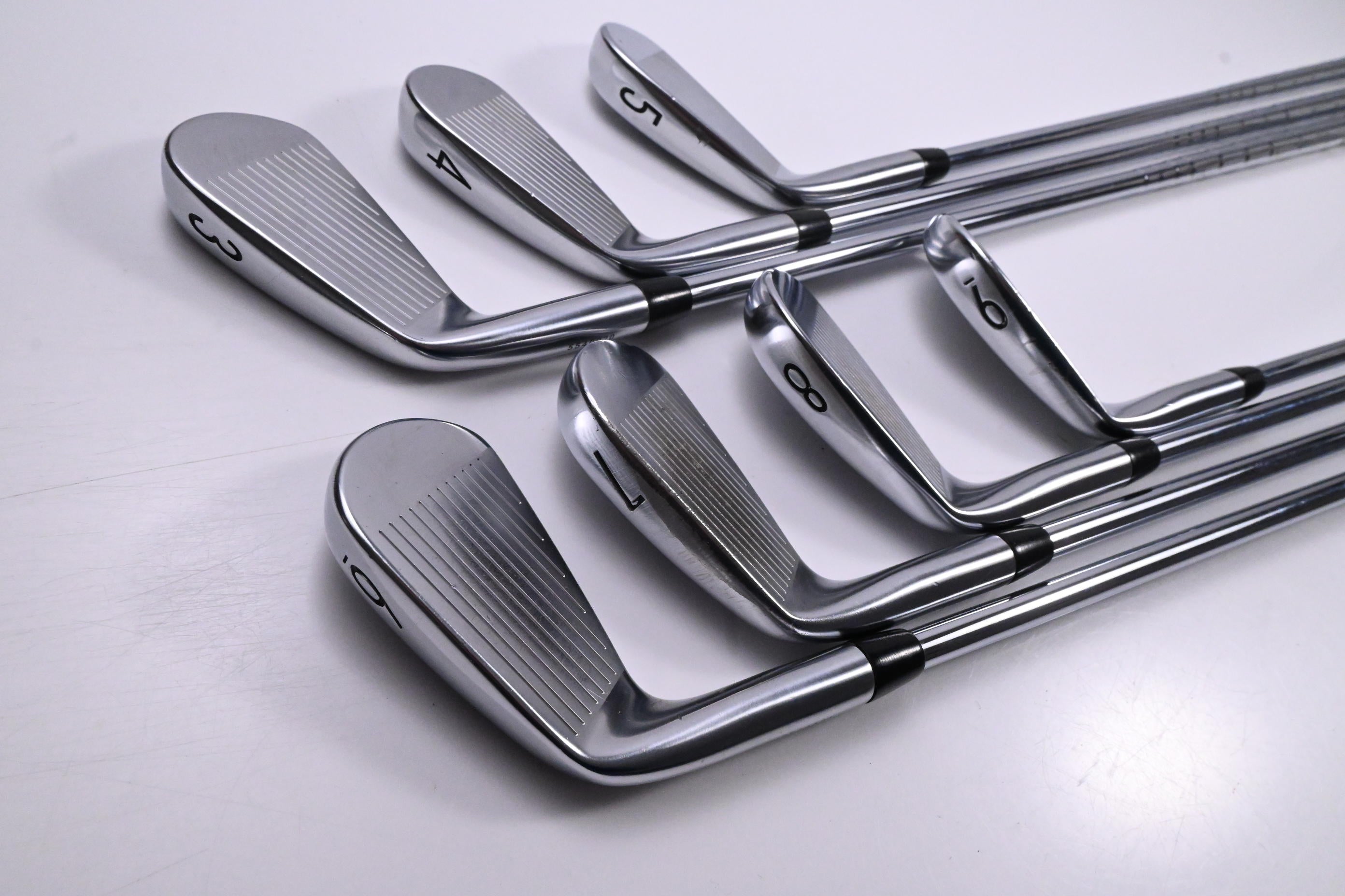 Titleist MB 620 Irons / 3-9i / Stiff Flex AMT Black S300 Shafts