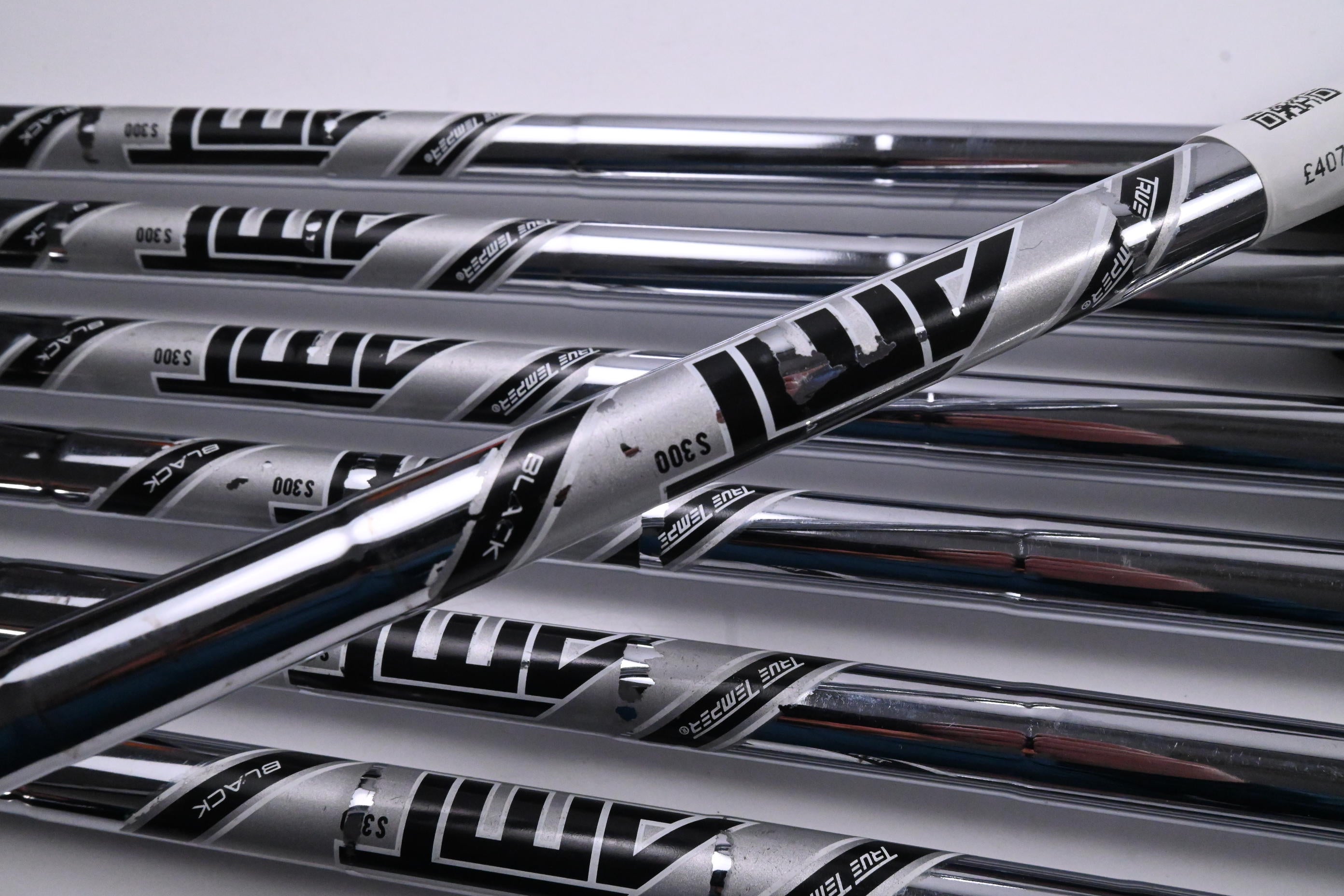 Titleist MB 620 Irons / 3-9i / Stiff Flex AMT Black S300 Shafts
