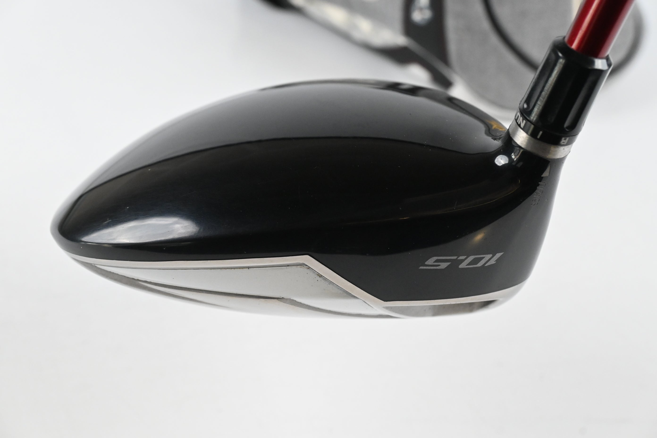 Left Hand Taylormade R9 460 Driver / 10.5 Degree / Regular Flex Fujikura Motore
