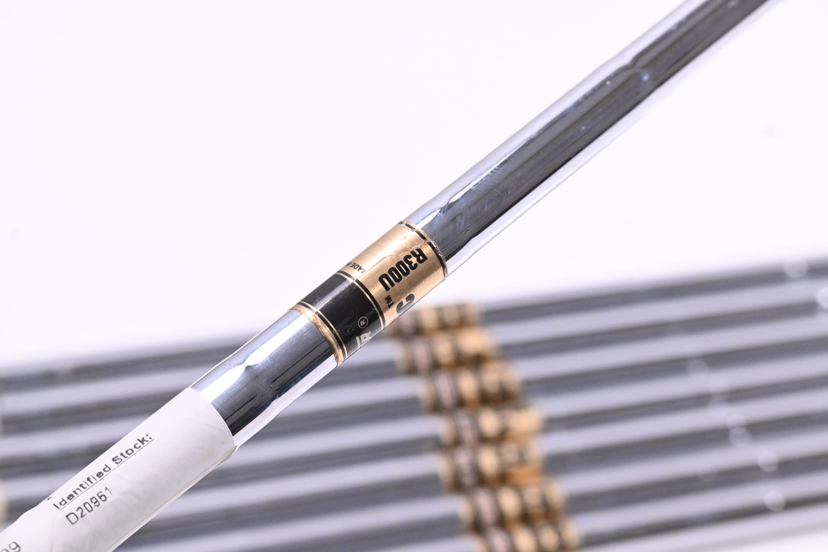 Dynamic Gold R300U Shafts / Regular Flex / Set of 8 / .355" Tip