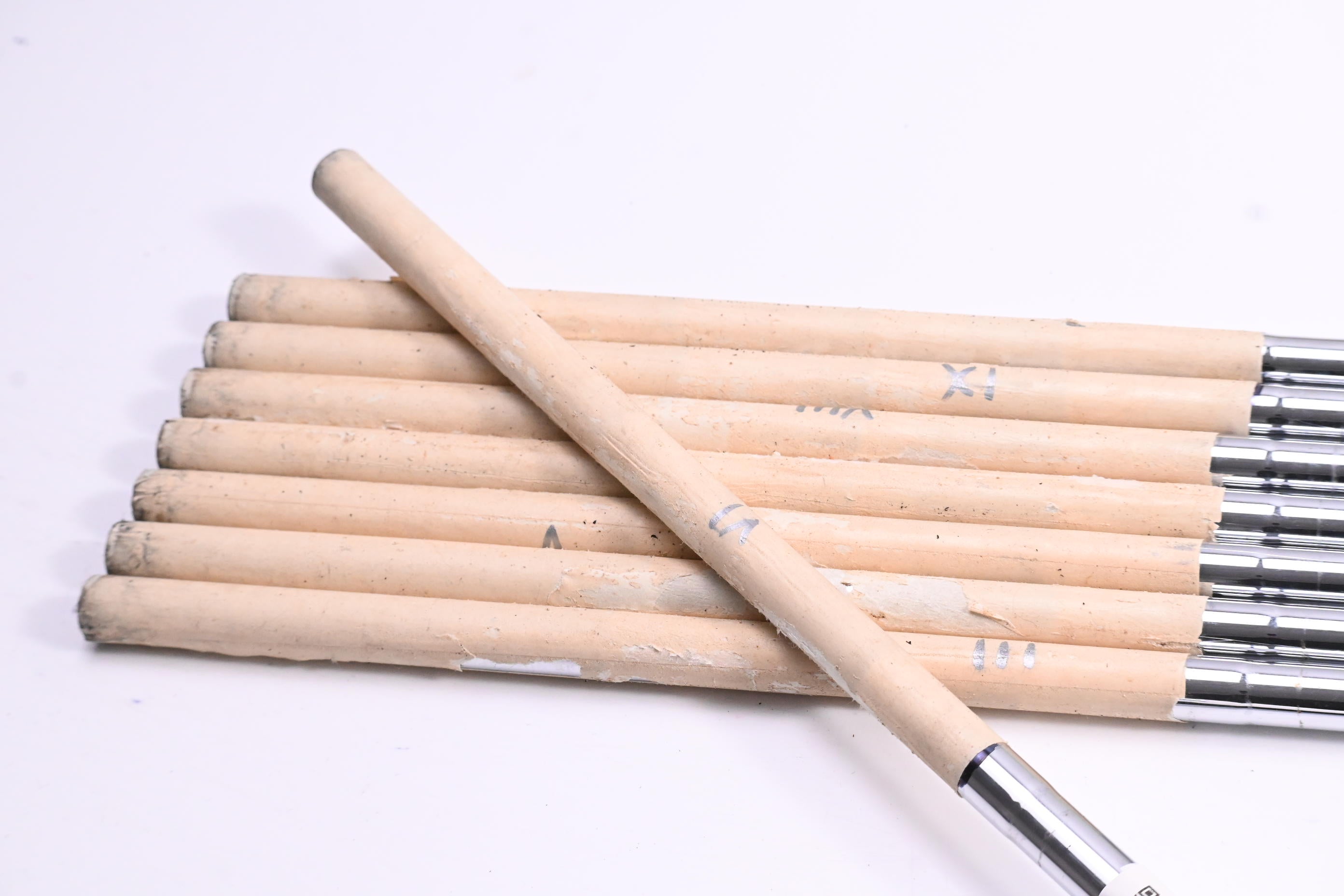 Dynamic Gold R300U Shafts / Regular Flex / Set of 8 / .355" Tip