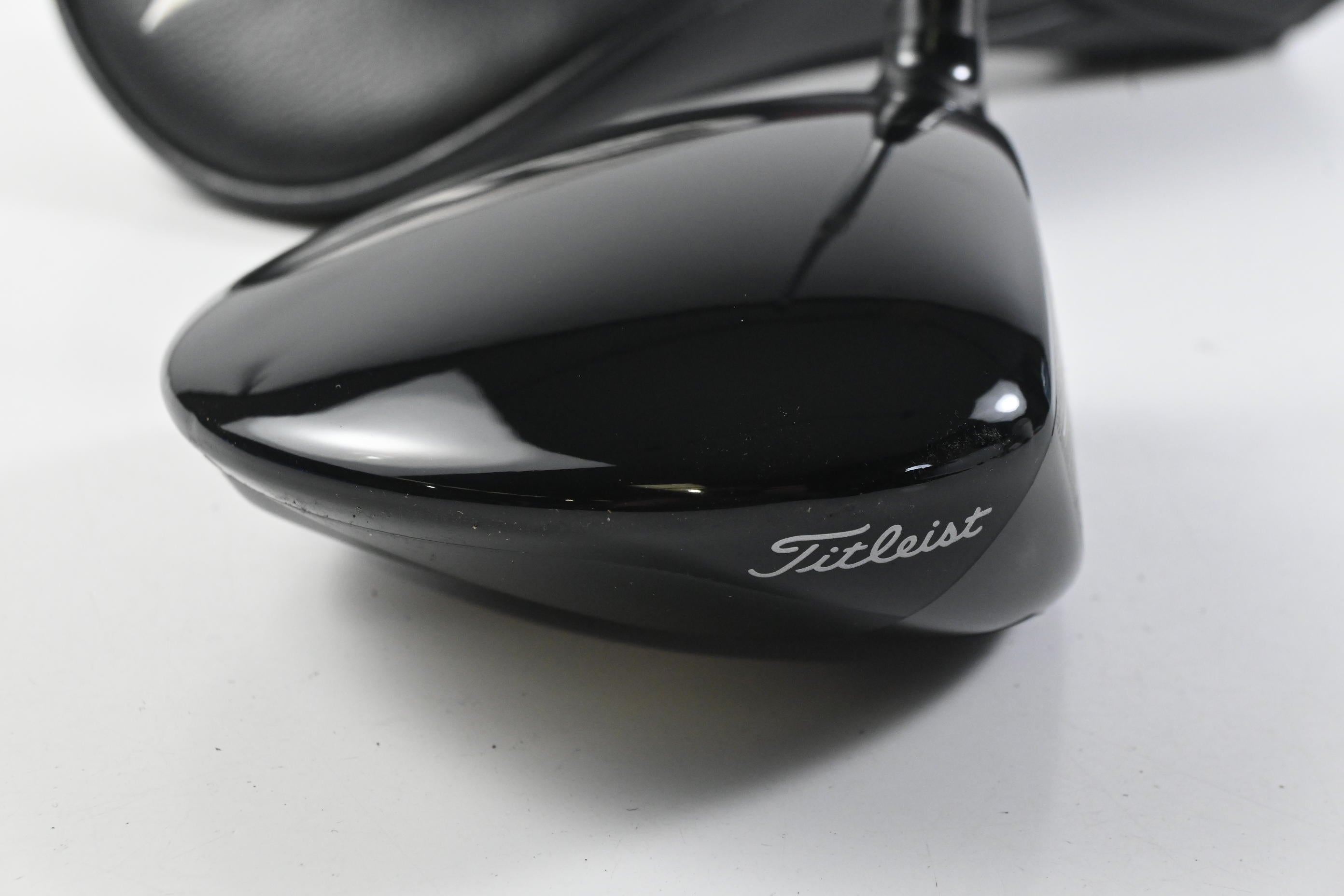 Titleist GT1 Driver / 10 Degree / Regular Flex Fujikura Airspeeder 40 Shaft