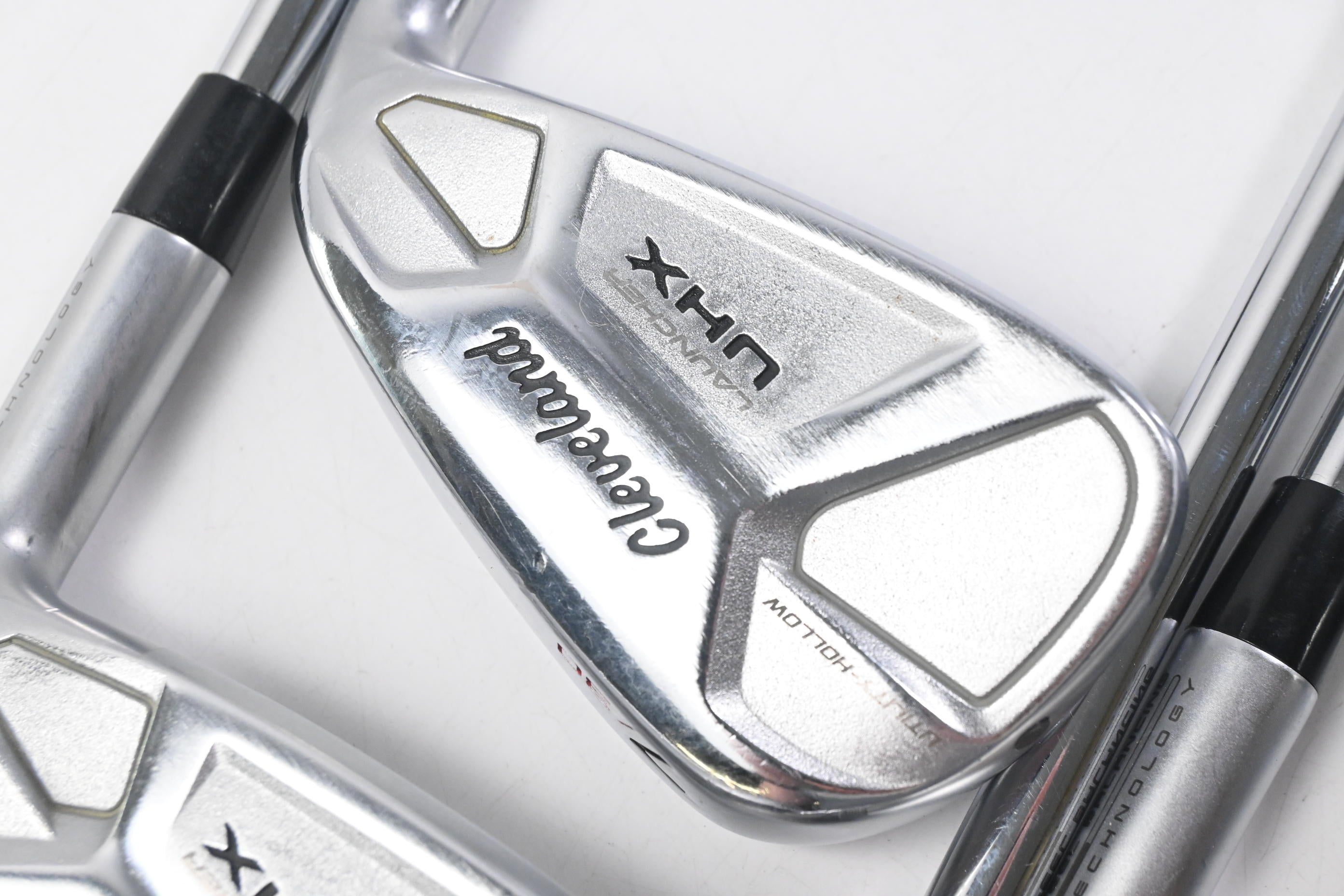 Cleveland Launcher UHX Irons / 6-PW / Regular Flex Dynamic Gold R300 DST 98