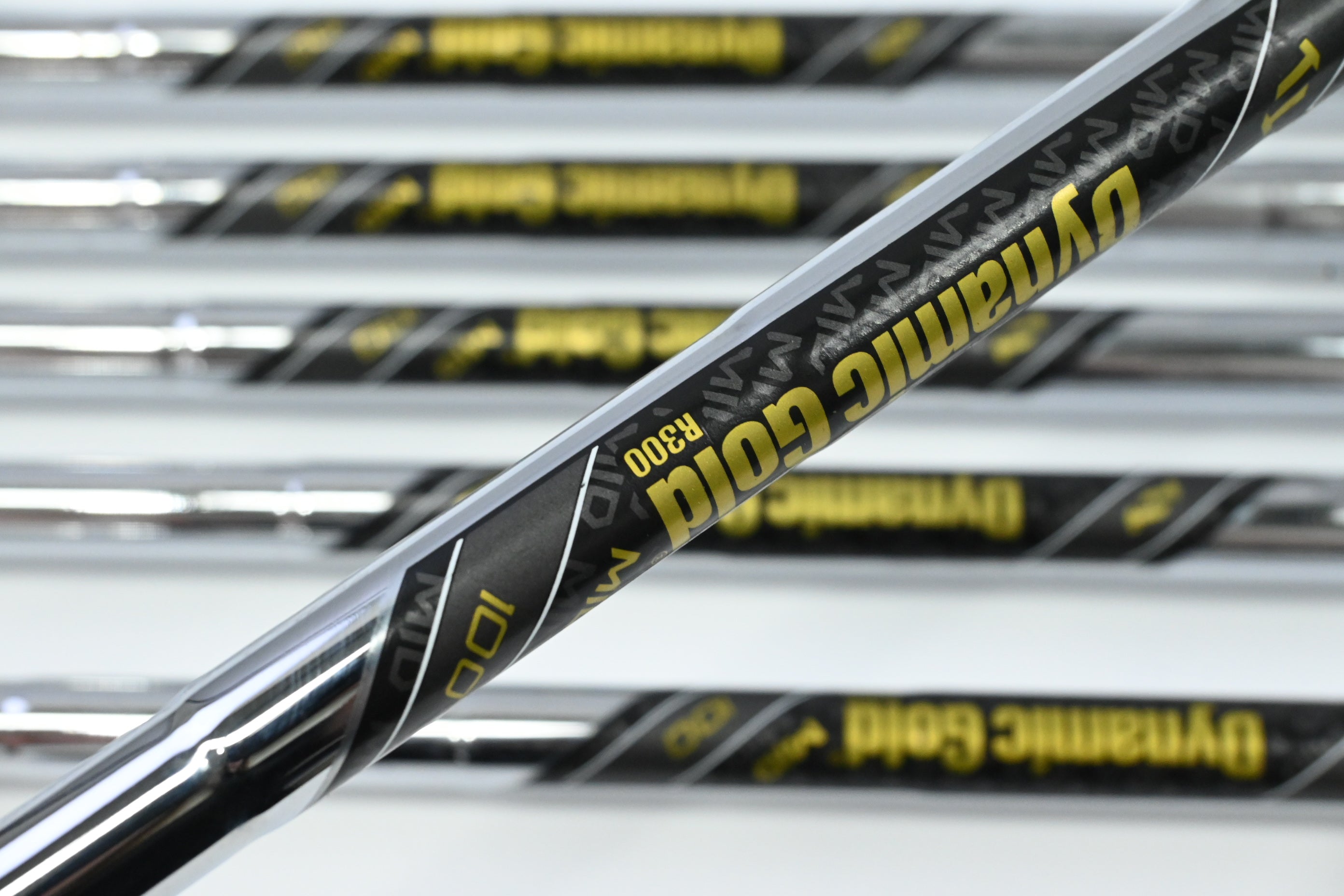 Srixon ZXi5 Irons / 5-PW / Regular Flex Dynamic Gold R300 Mid Shaft