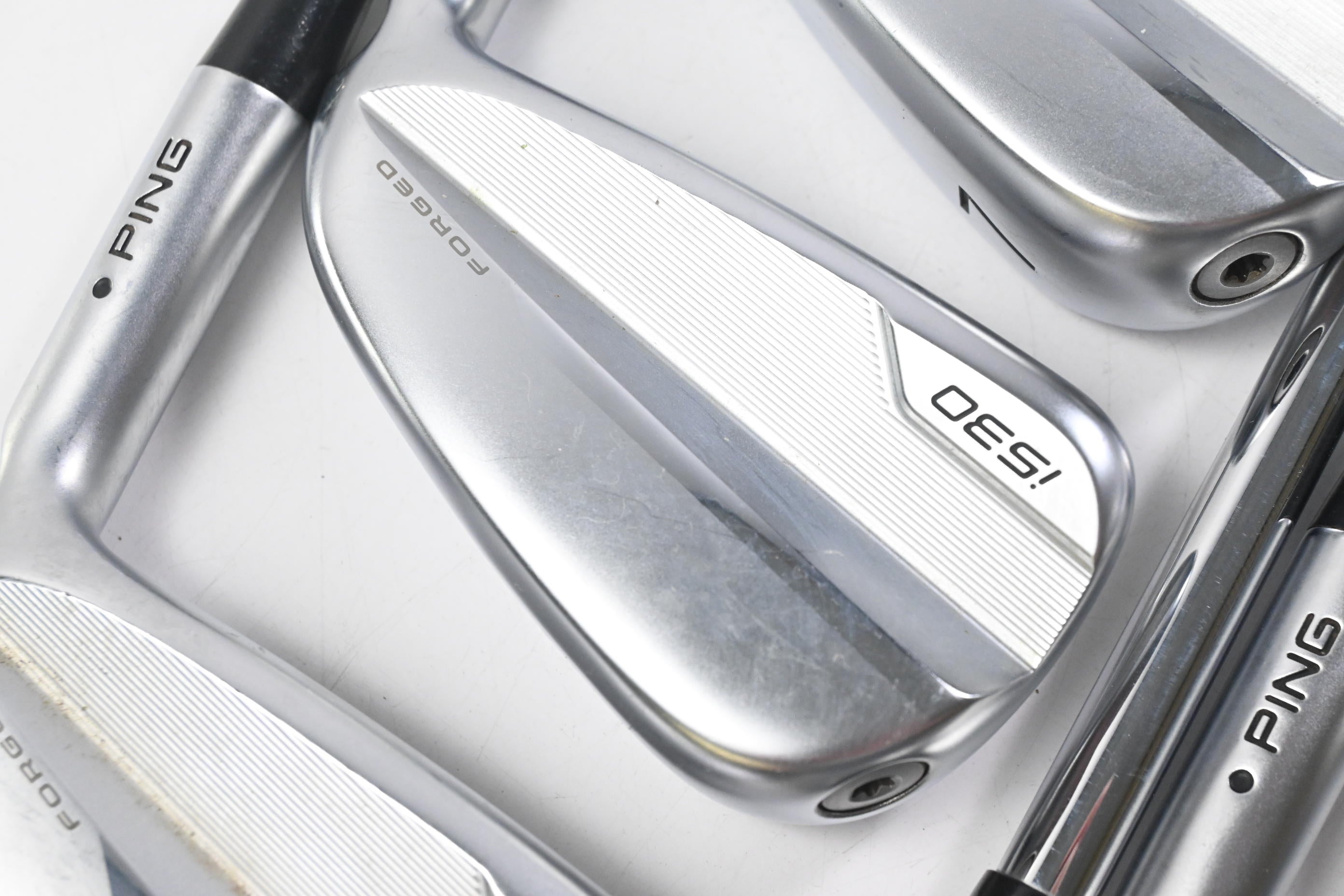 Ping i530 Irons / 5-PW+GW / Black Dot / Regular Flex Dynamic Gold R300 MID 100