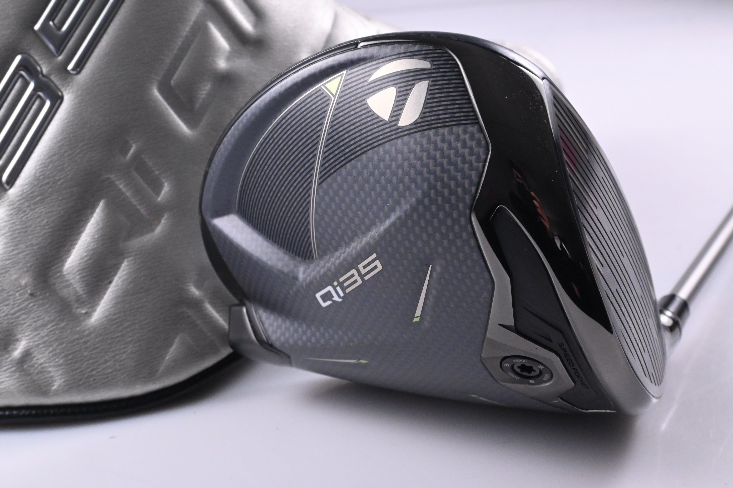 Taylormade Qi35 Driver / 10.5 Degree / Regular Flex Fujikura Speeder NX TCS 50