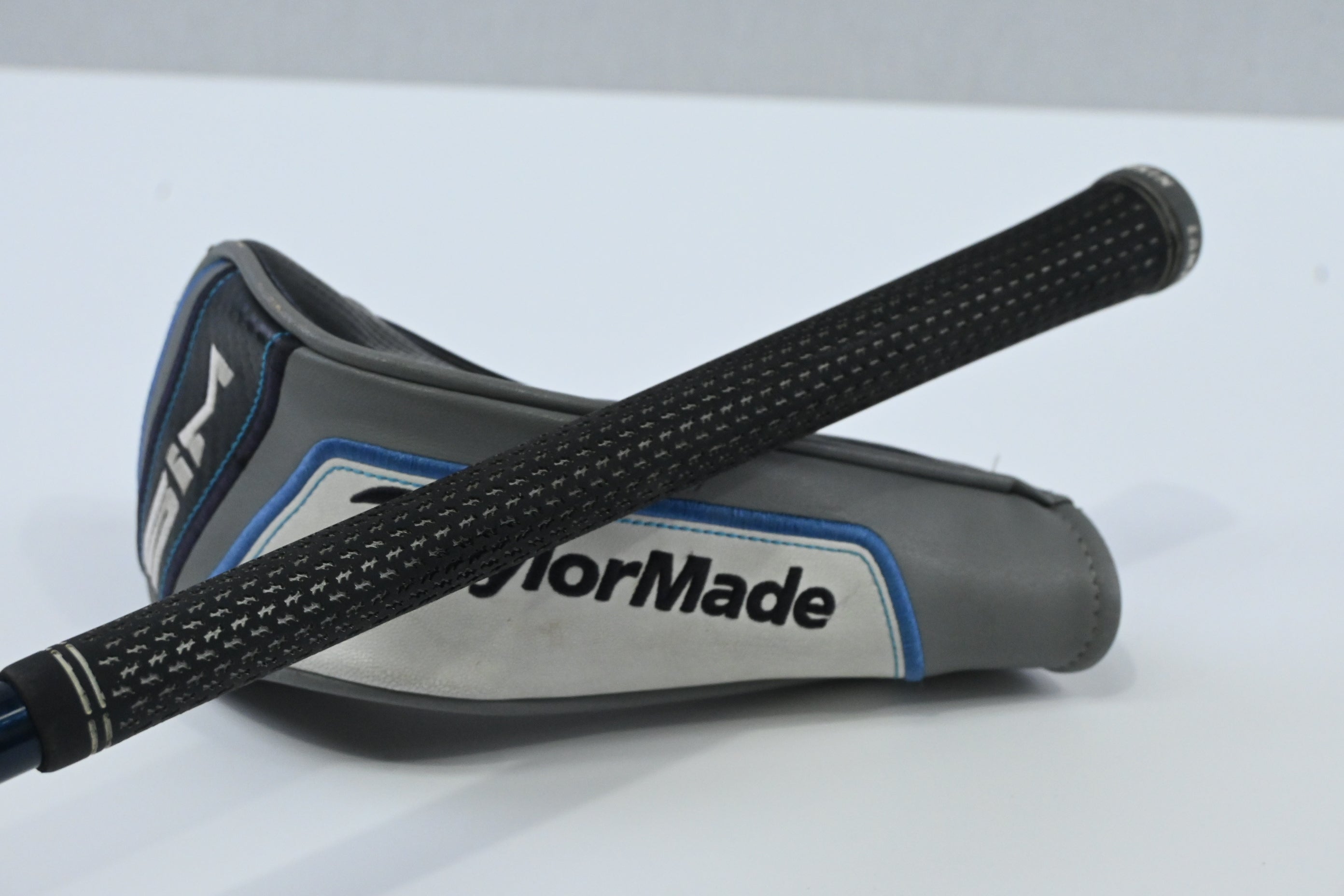 Left Hand Taylormade SIM Max #4 Hybrid / 22 Degree / Regular Flex Fujikura Blue
