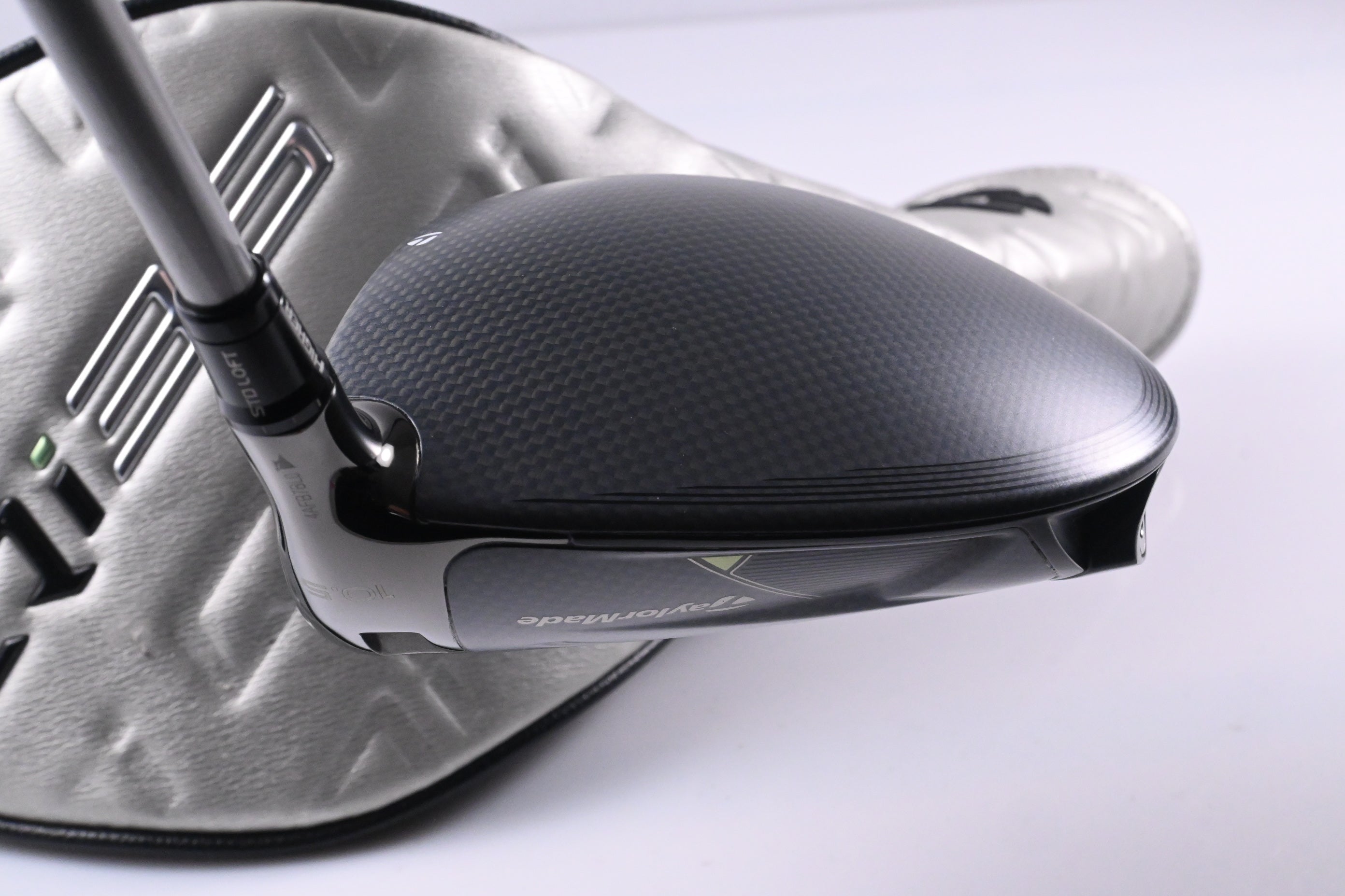 Taylormade Qi35 Driver / 10.5 Degree / Regular Flex Fujikura Speeder NX TCS 50