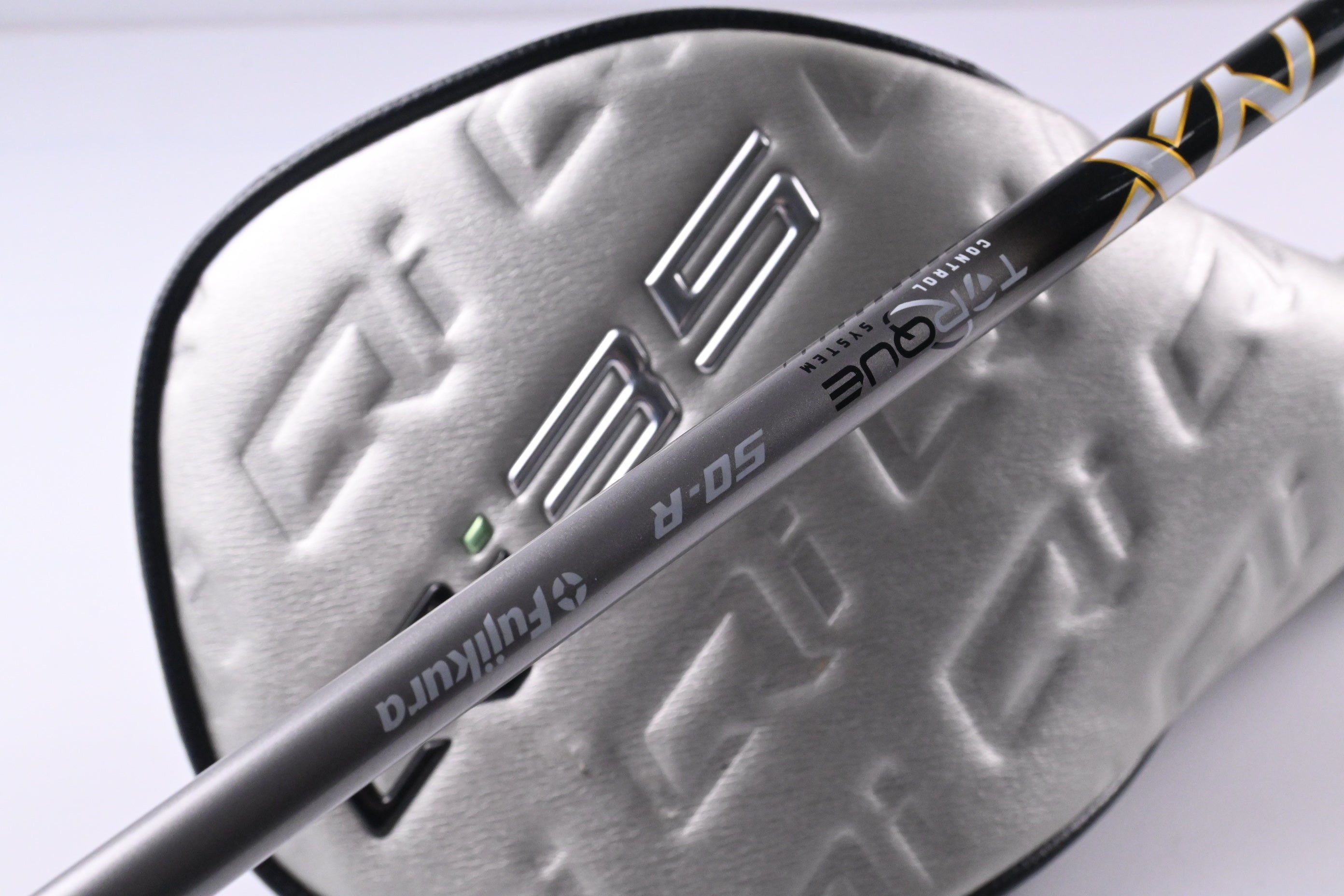 Taylormade Qi35 Driver / 10.5 Degree / Regular Flex Fujikura Speeder NX TCS 50