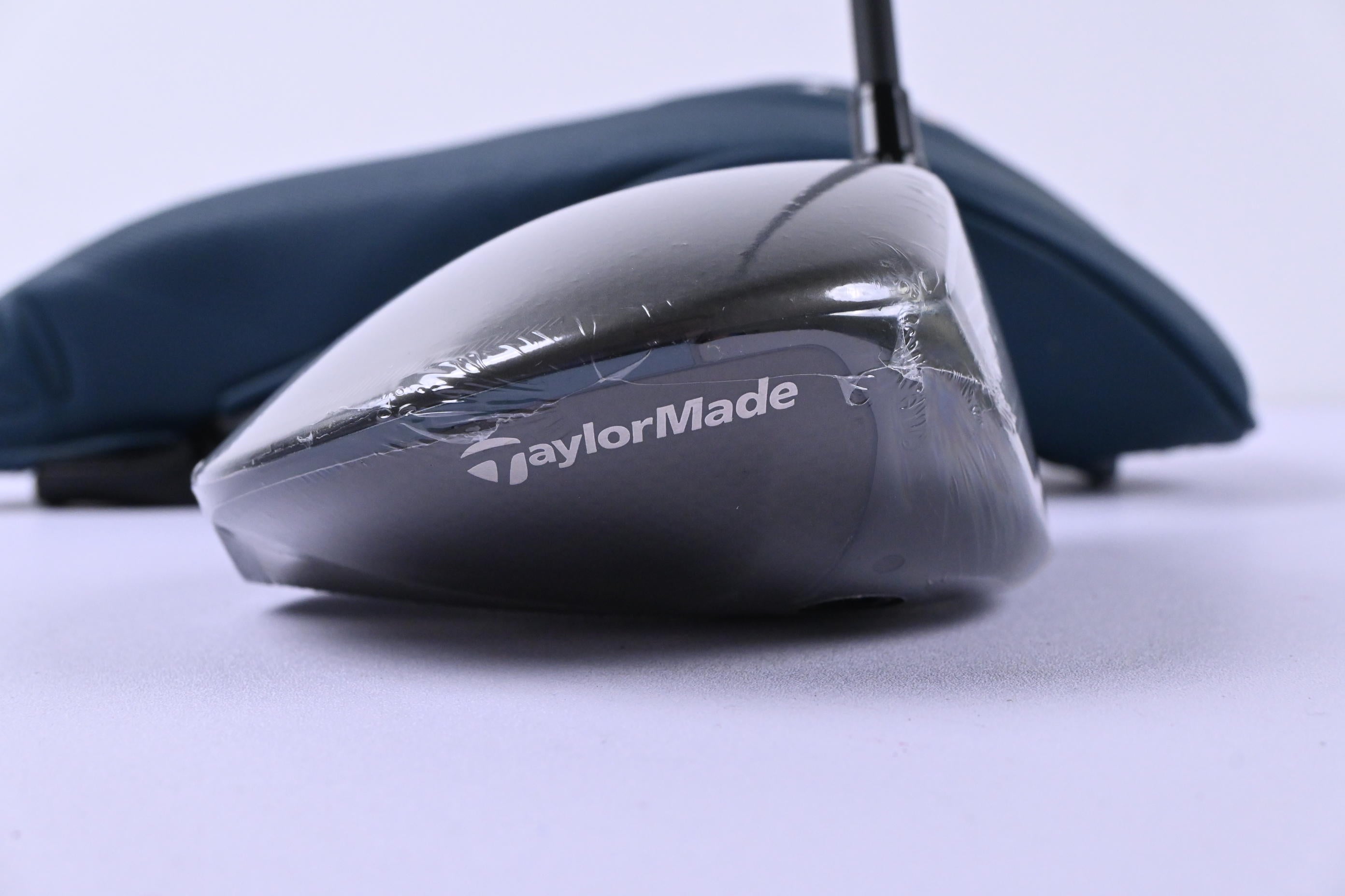 Taylormade Qi4D Max Driver / 10.5 Degree / Regular Flex REAX Blue 50 Shaft
