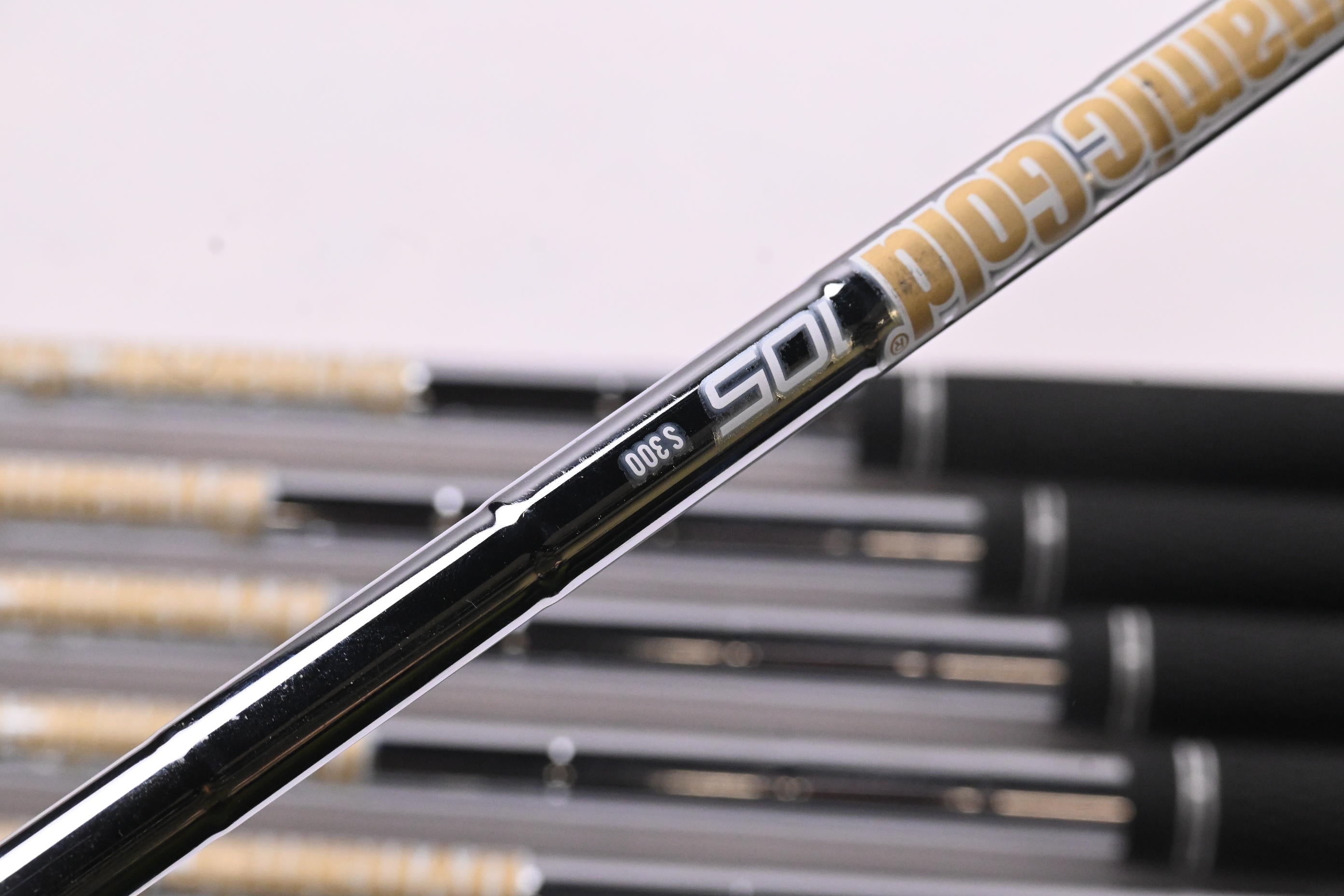 Mizuno JPX 925 Hot Metal Pro Irons / 5-PW / Stiff Flex Dynamic Gold 105 S300