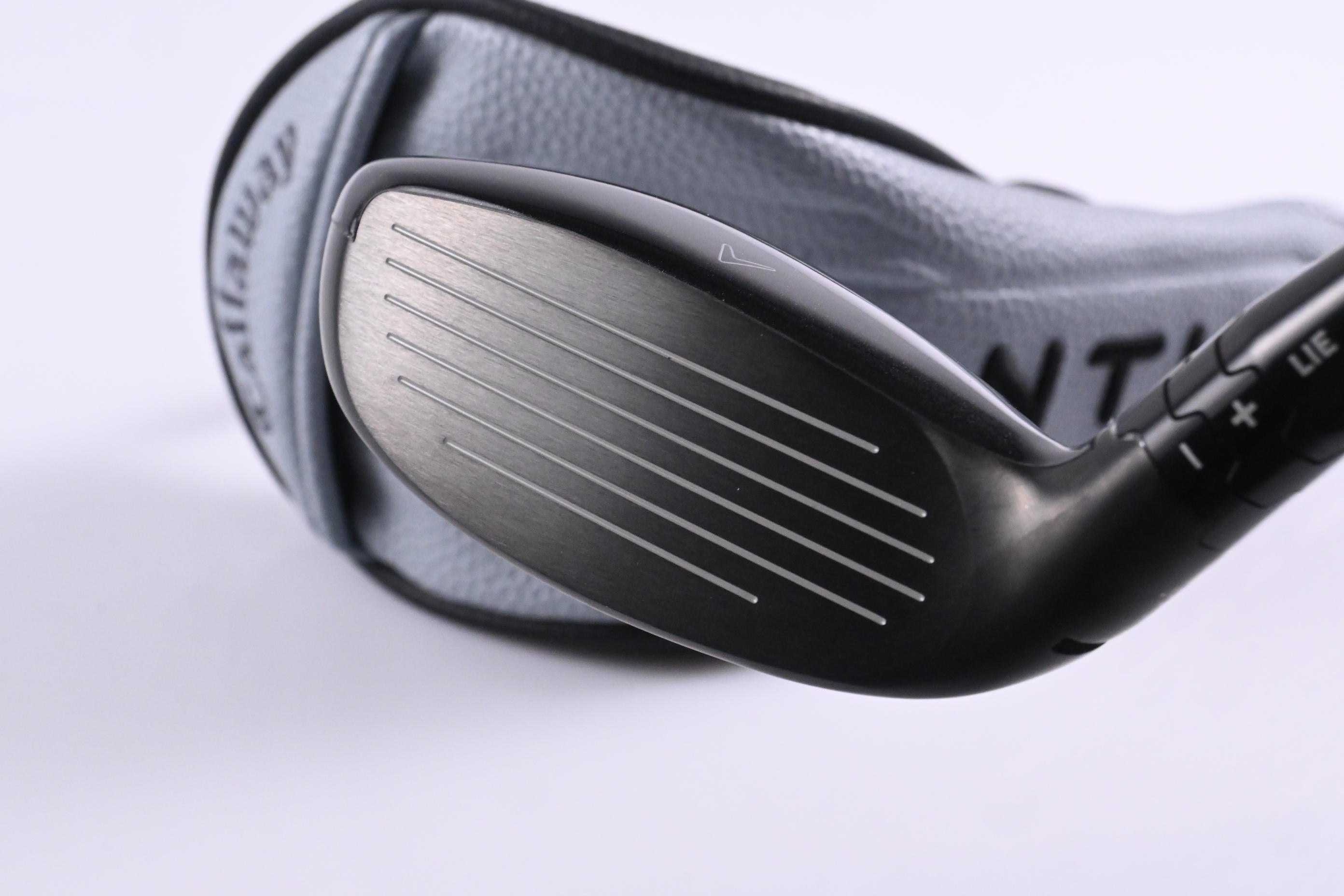 Callaway Quantum Max OS #4 Hybrid / 20 Degree / Regular Flex Denali Frost Silver