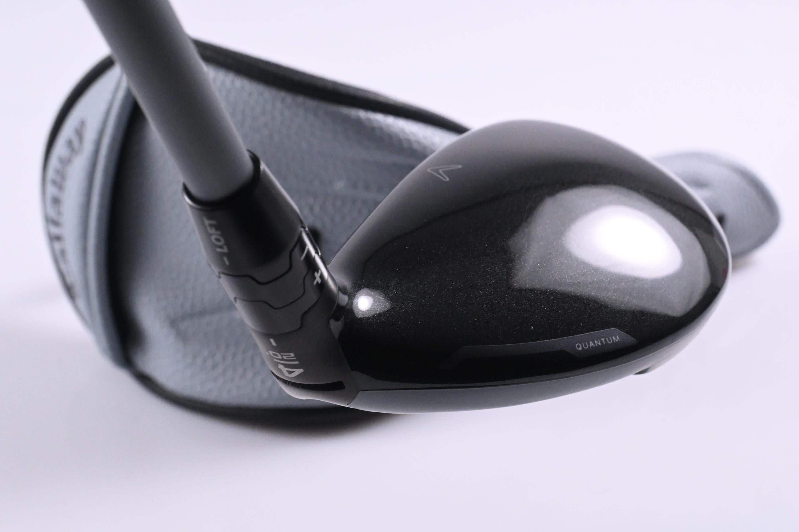 Callaway Quantum Max OS #4 Hybrid / 20 Degree / Regular Flex Denali Frost Silver