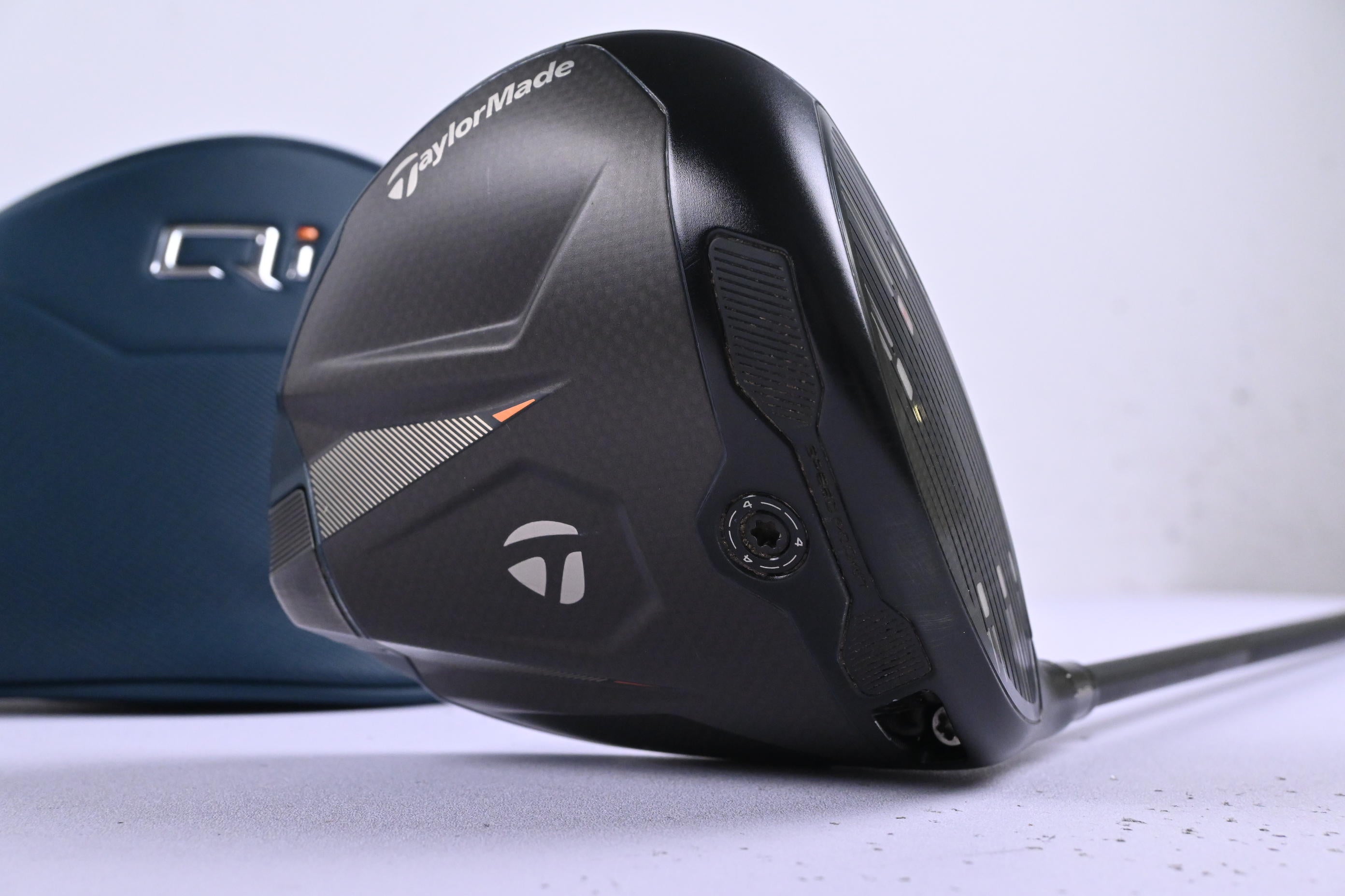 Taylormade Qi4D Max Driver / 10.5 Degree / Regular Flex Reax 50 Shaft