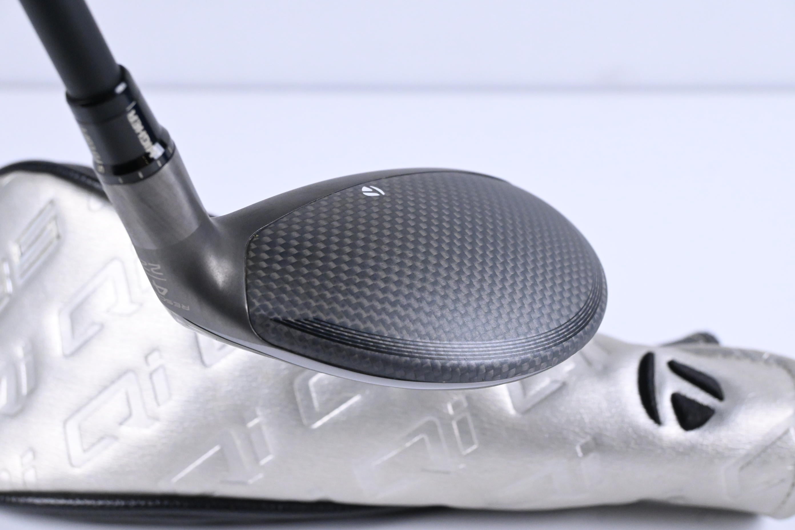 Taylormade Qi35 #4 Hybrid / 22 Degree / Stiff Flex Kai'li Blue Dark Waves 85