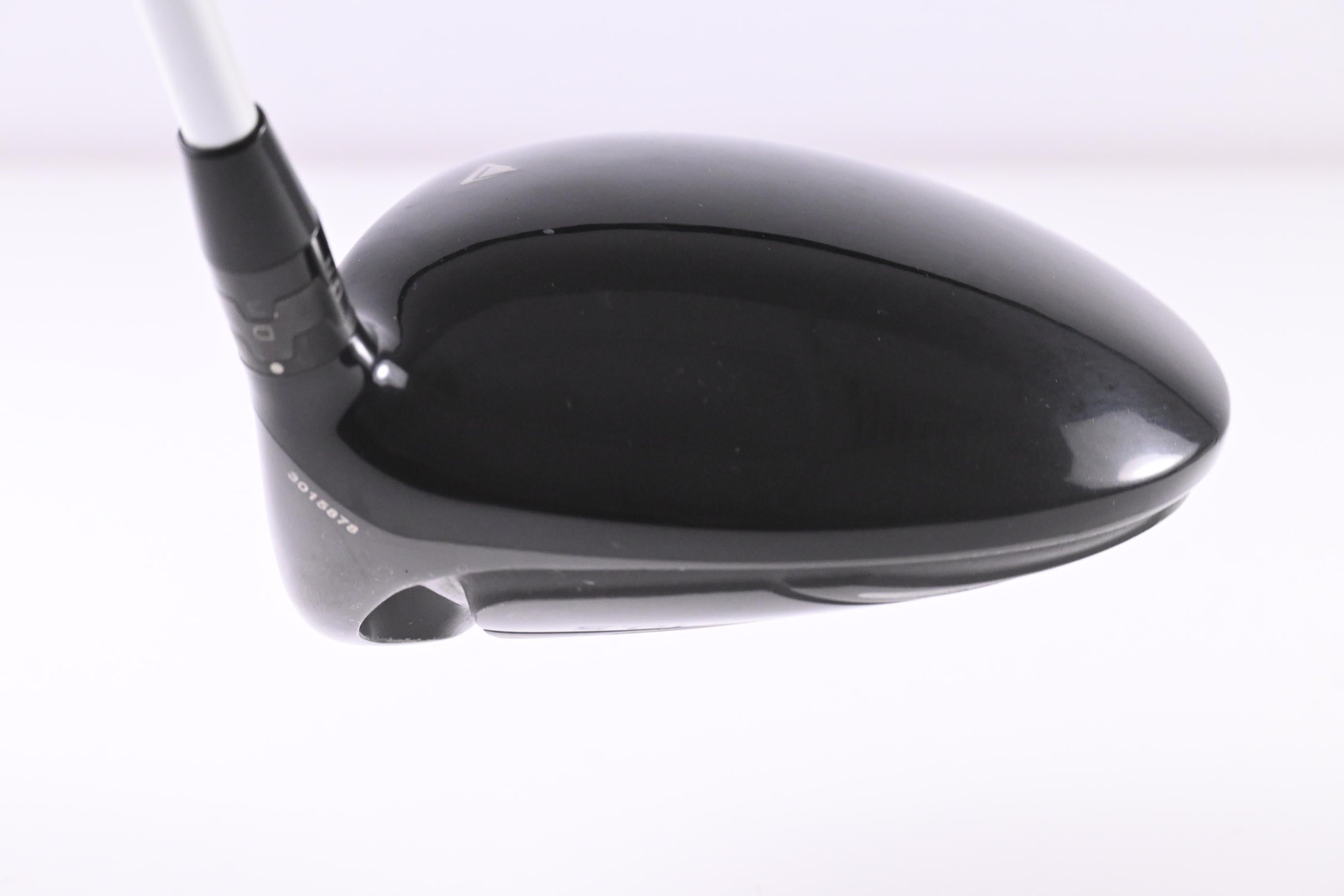 Titleist 915 D2 Driver / 10.5 Degree / Stiff Flex Aldila Rogue Silver 60 Shaft