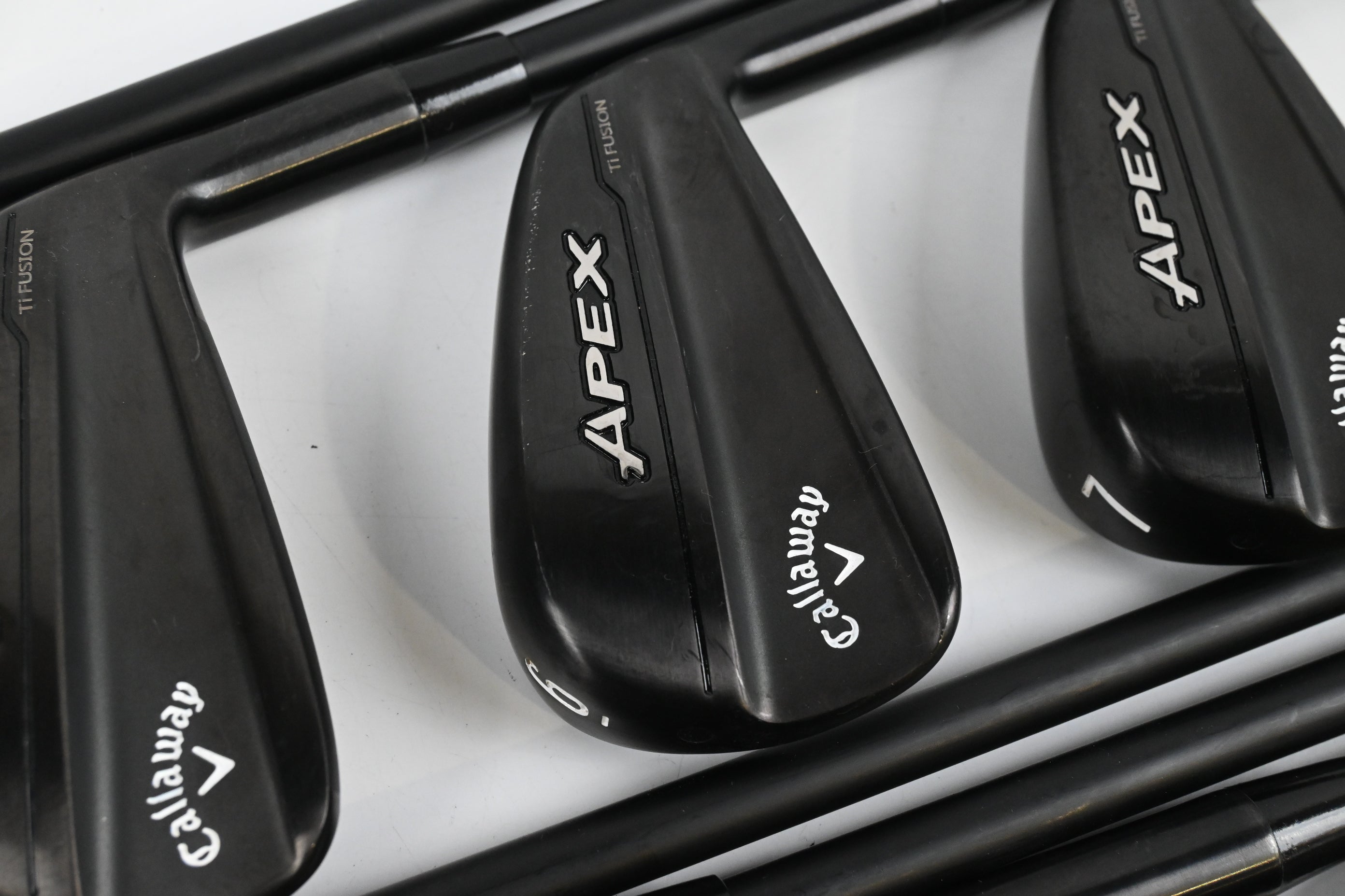 Callaway Apex Ti Fusion Black Irons / 4-PW+GW / Stiff Flex Dynamic Gold S300 105