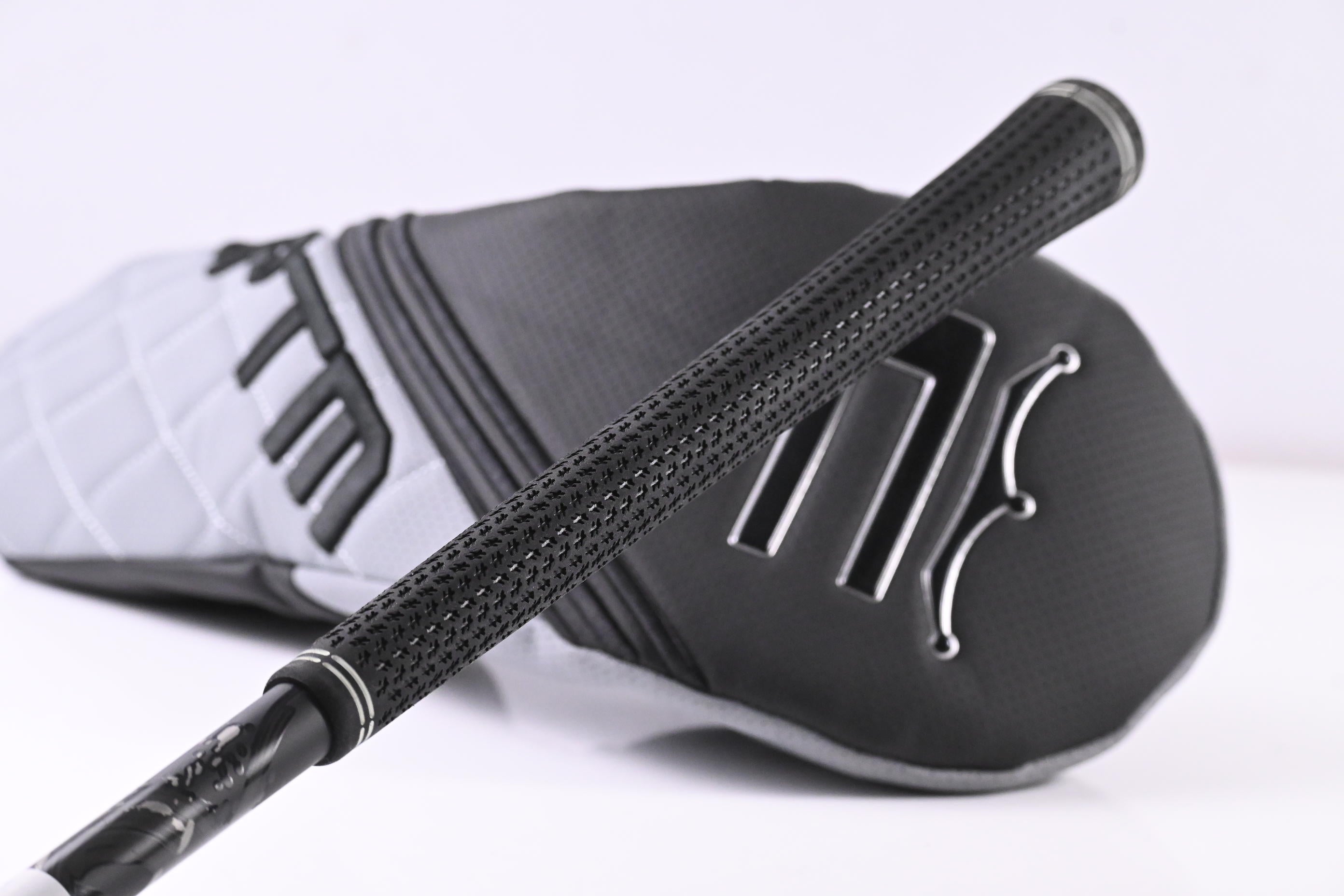 Cobra OPTM LS Driver / 9 Degree / X-Flex Kai`li White 60 Shaft
