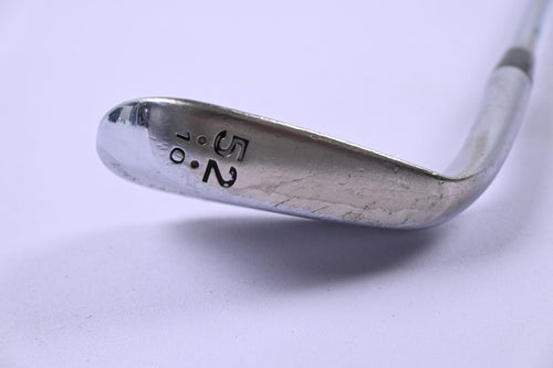 Cleveland 588 RTX Gap Wedge / 52 Degree / Wedge Flex Dynamic Gold Shaft