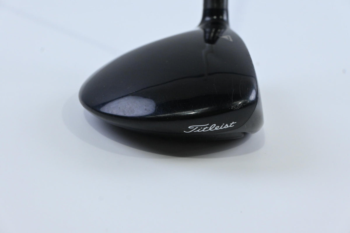 Titleist 915 F #3 Wood / 16.5 Degree / Stiff Flex Aldila Rogue Silver 70