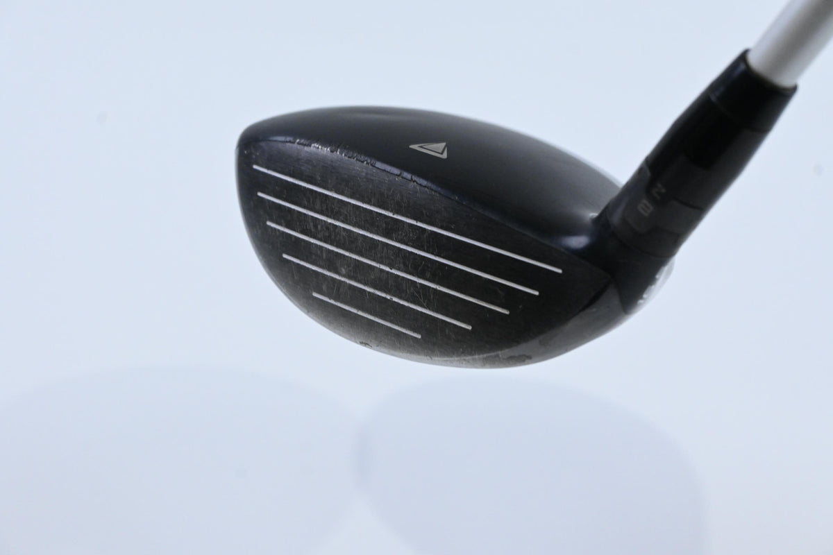 Titleist 915 F #3 Wood / 16.5 Degree / Stiff Flex Aldila Rogue Silver 70
