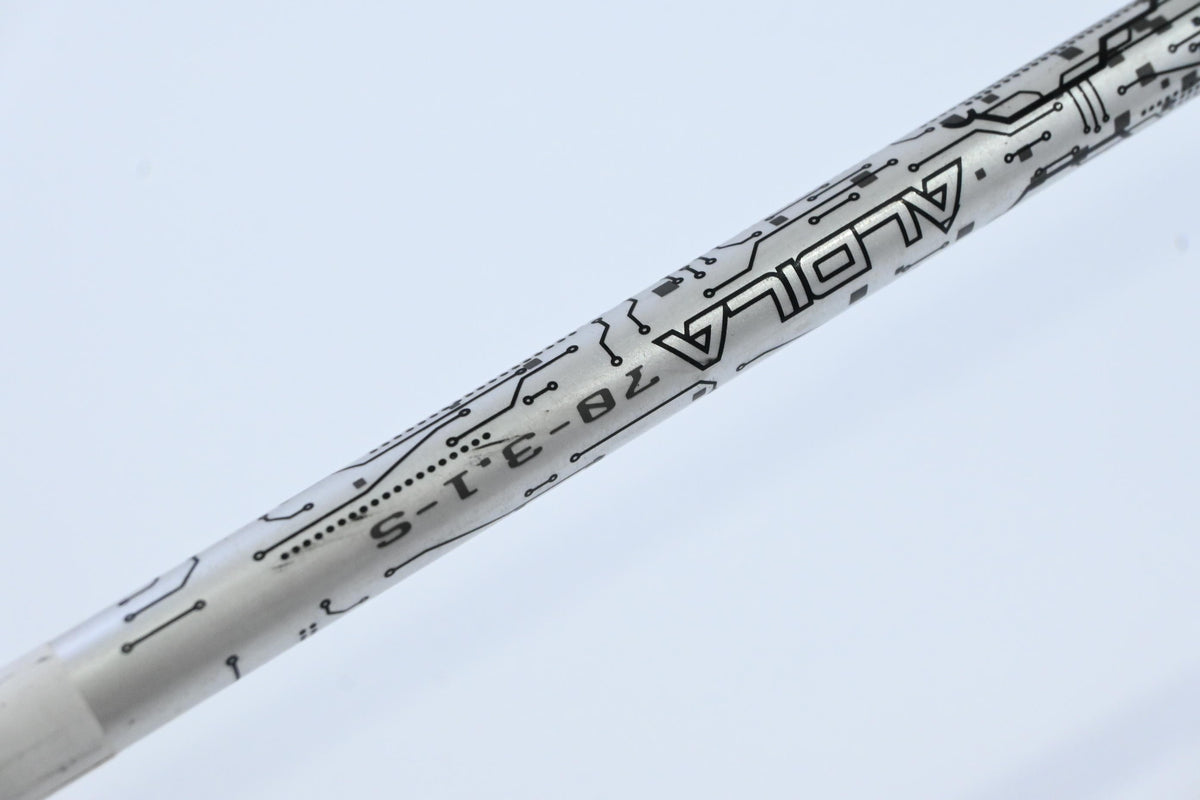 Titleist 915 F #3 Wood / 16.5 Degree / Stiff Flex Aldila Rogue Silver 70