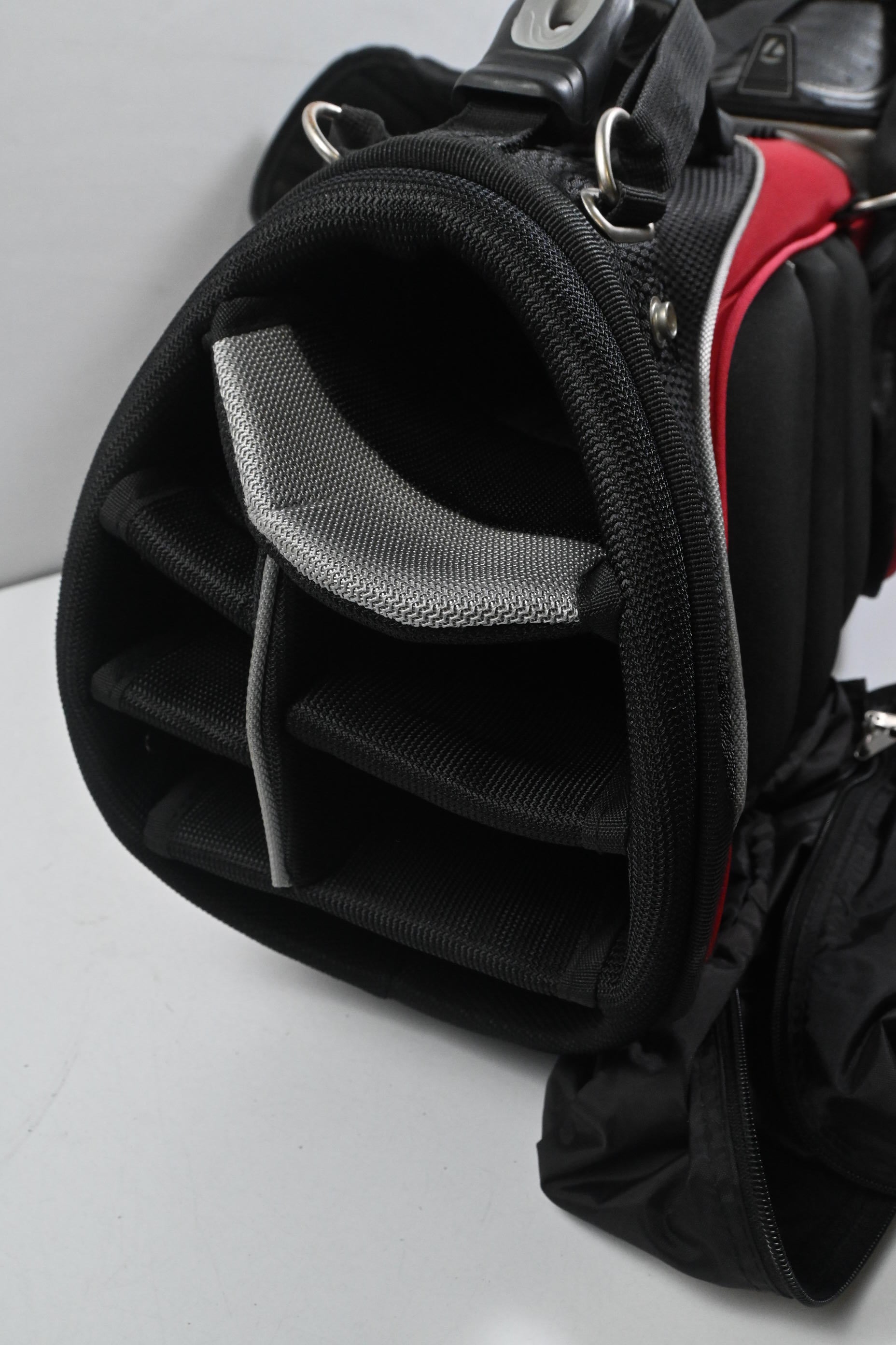 Taylormade Stand Bag / 7-Way Divider / Red, Black & Silver