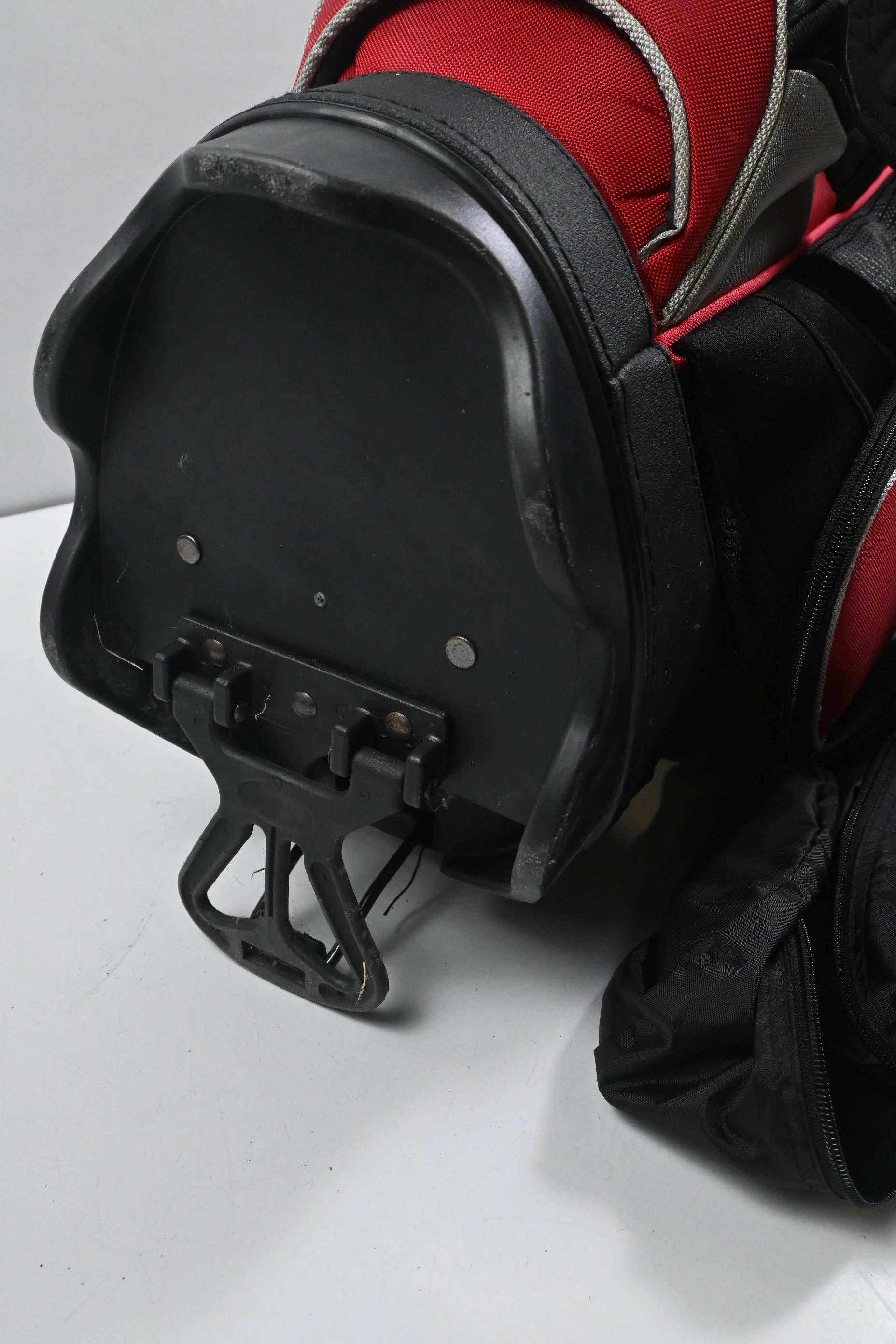 Taylormade Stand Bag / 7-Way Divider / Red, Black & Silver