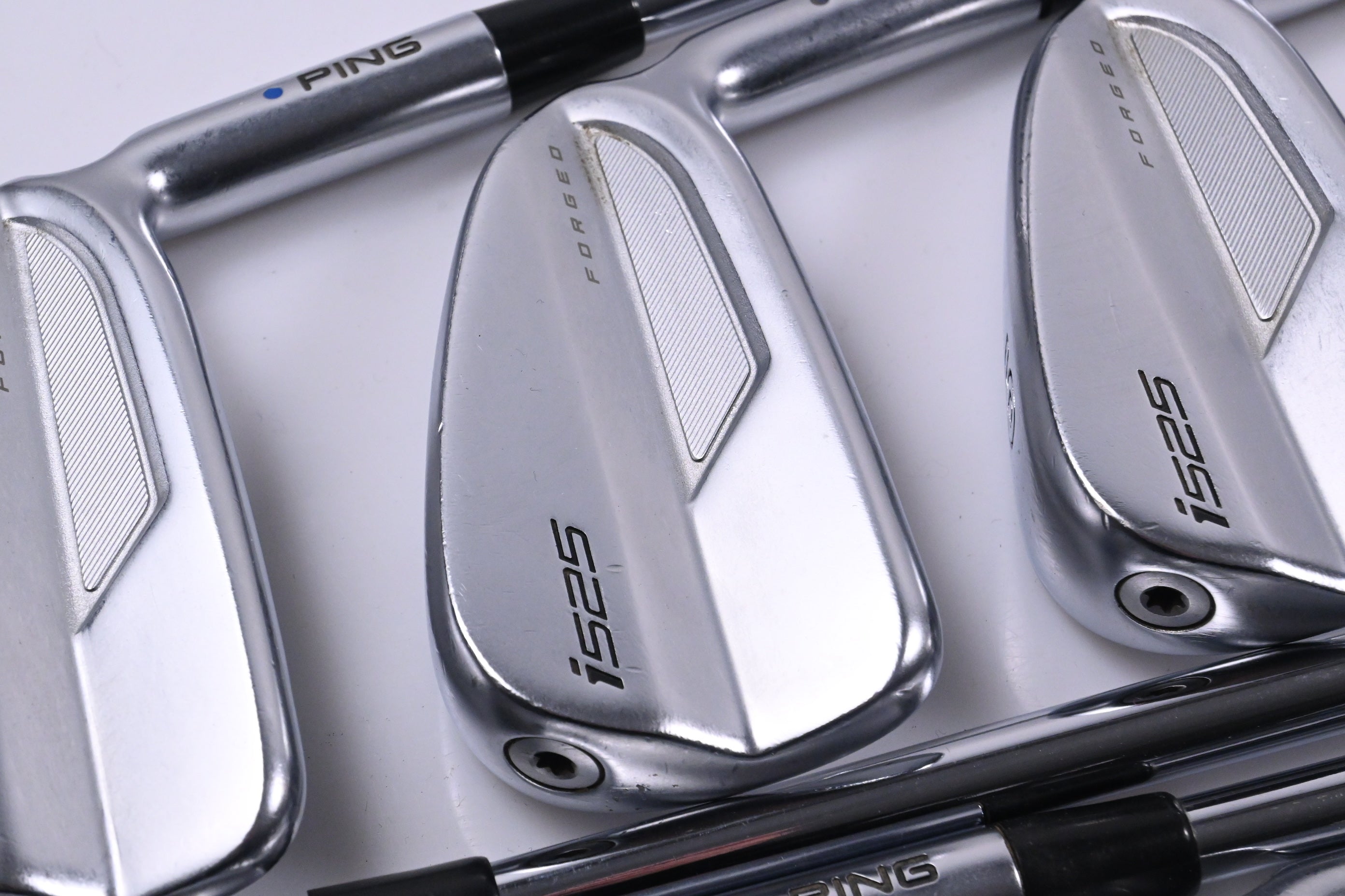 Ping i525 Irons / 4-PW / Blue Dot / Stiff Flex Dynamic Gold 105 S300 Shafts