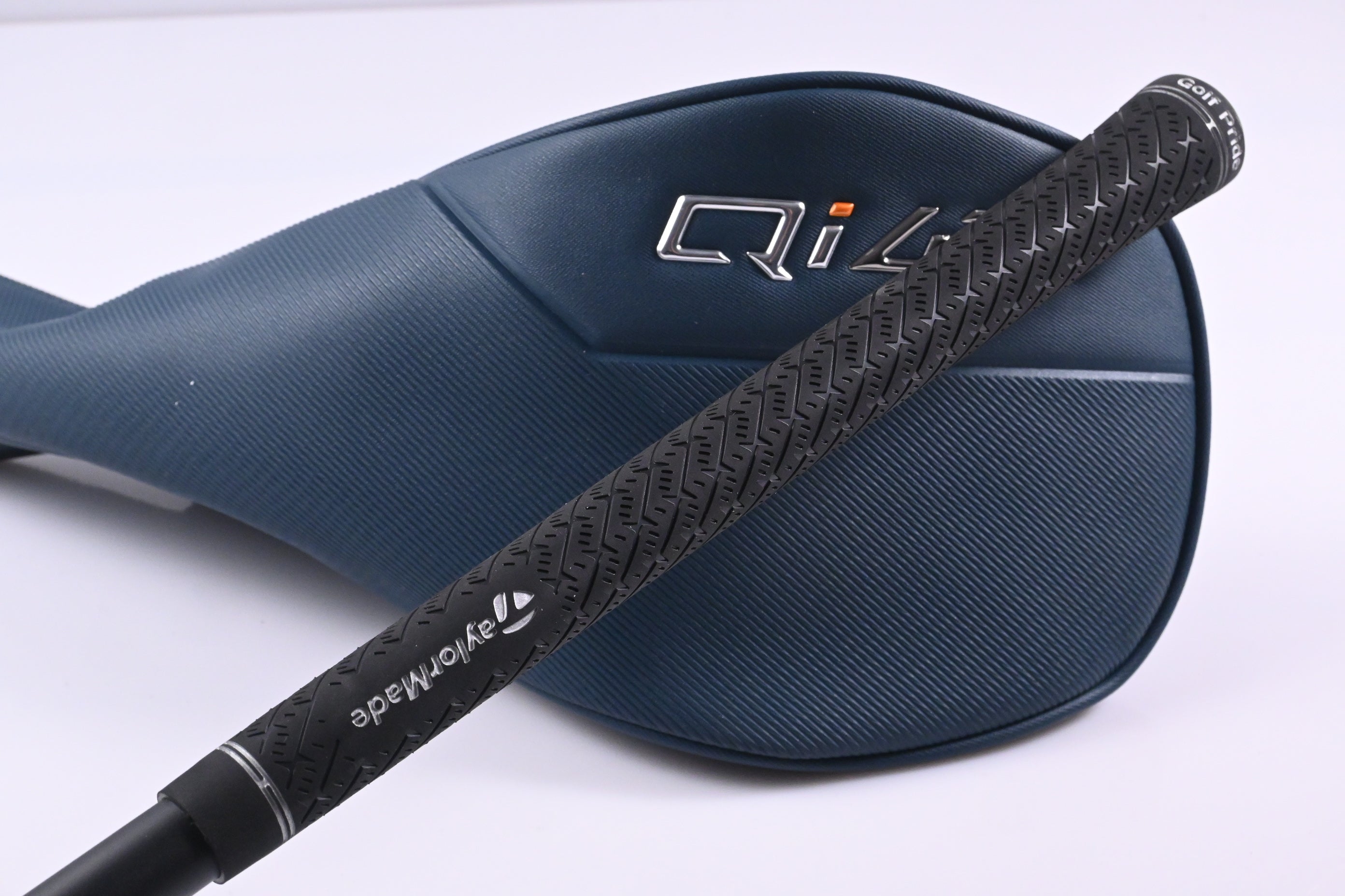 Taylormade Qi4D Max Driver / 10.5 Degree / Regular Flex Vanquish 5 Shaft
