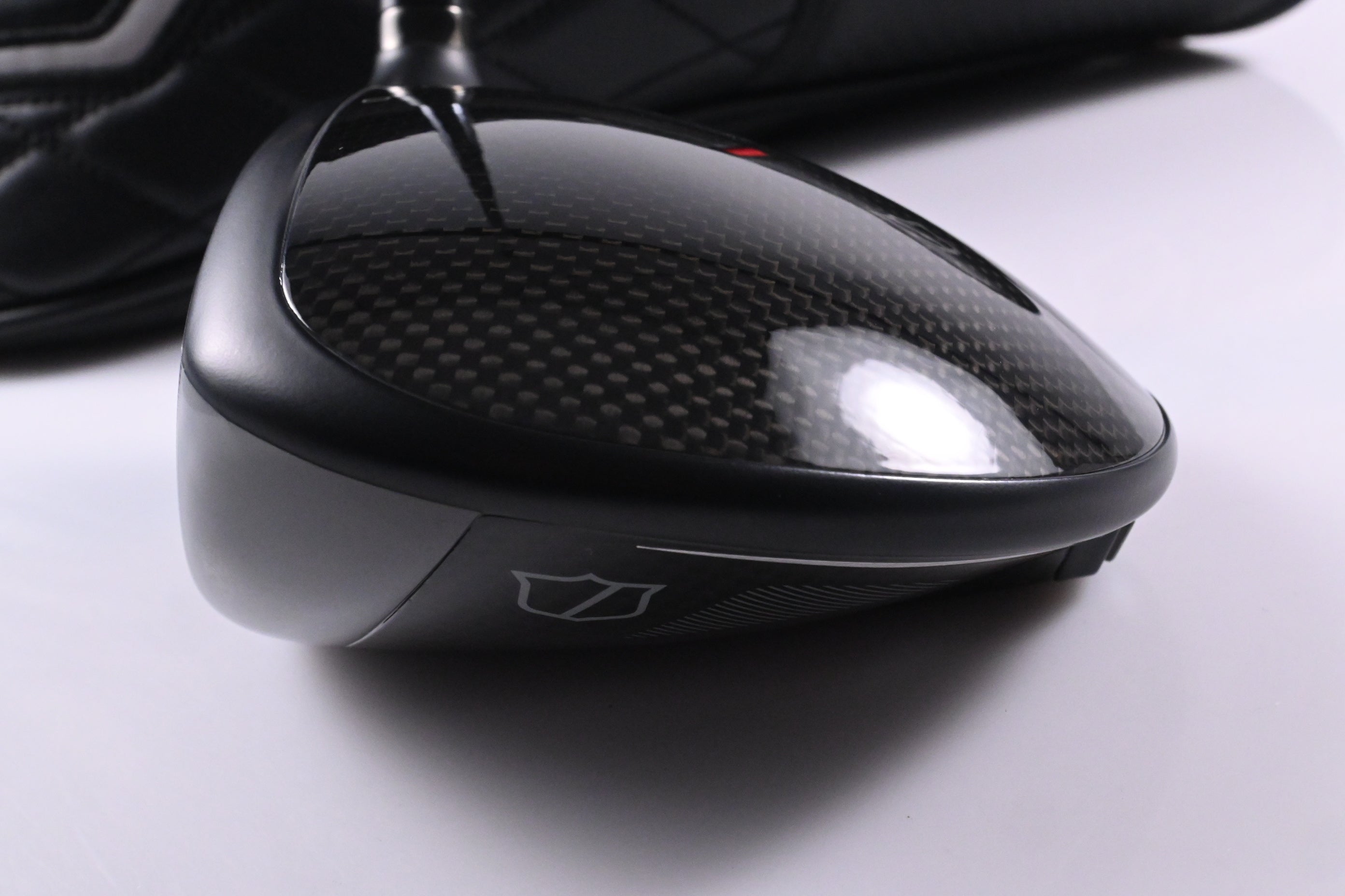 Left Hand Wilson DYNAPWR Carbon 2025 Driver / 10.5 Degree / Stiff Flex UST LinQ
